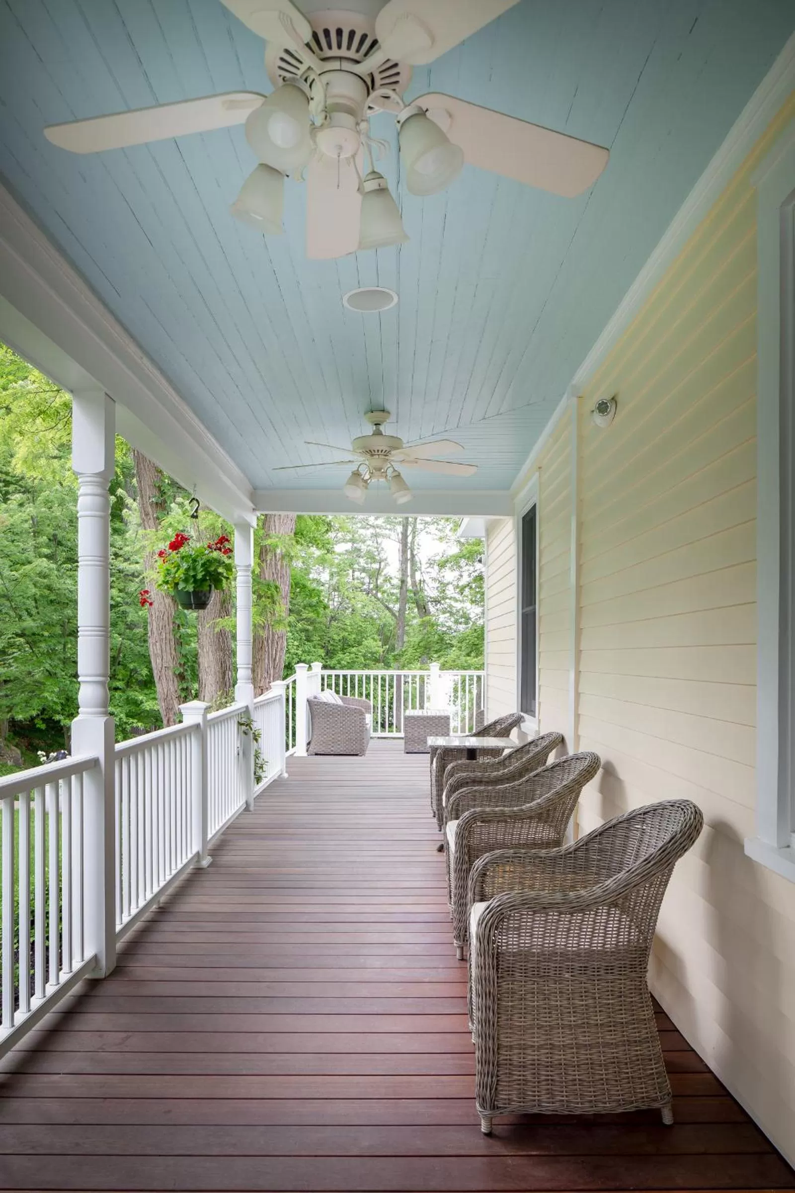 Balcony/Terrace in Lakehouse Inn