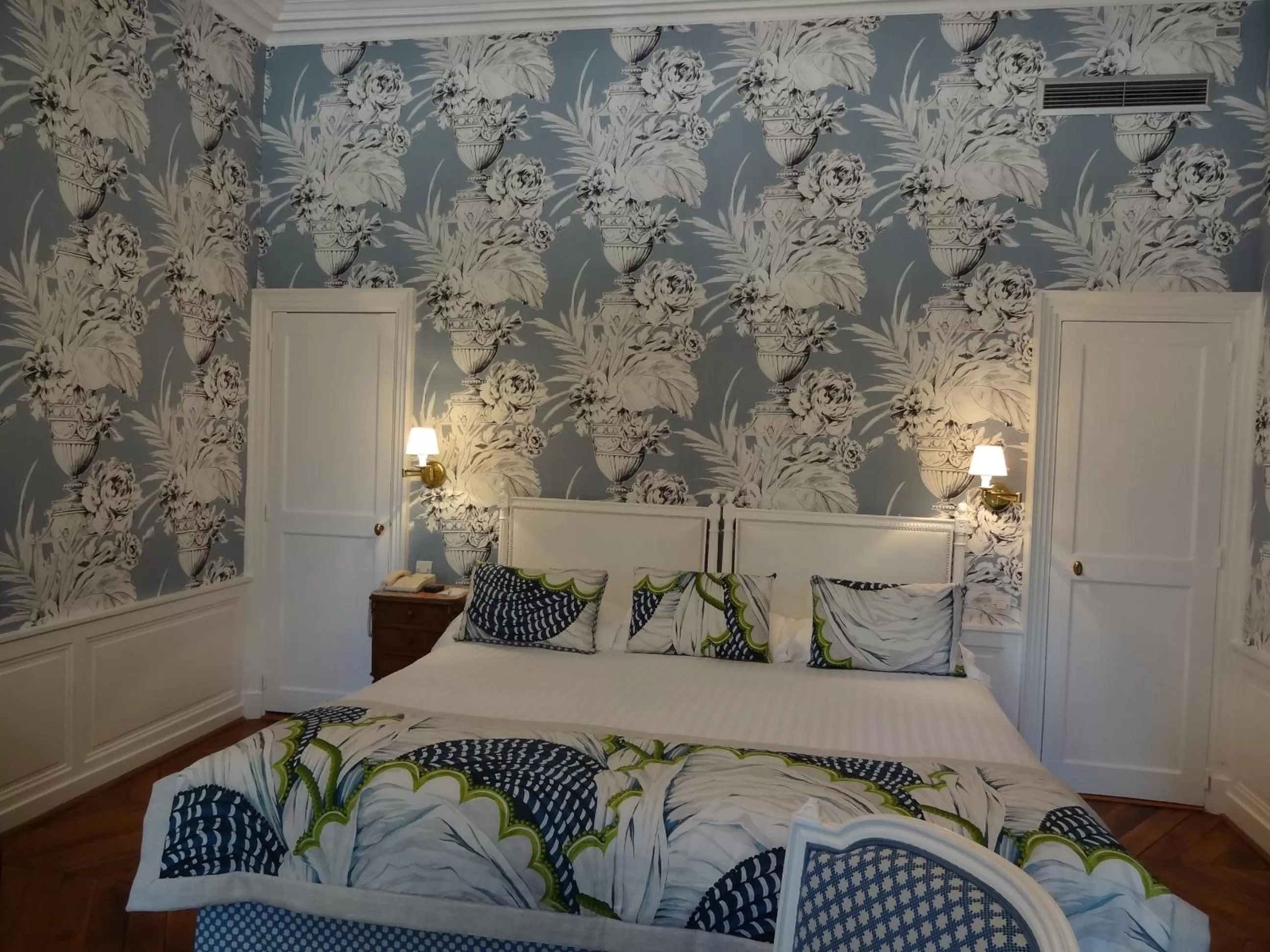Bedroom in Hôtel Le Choiseul