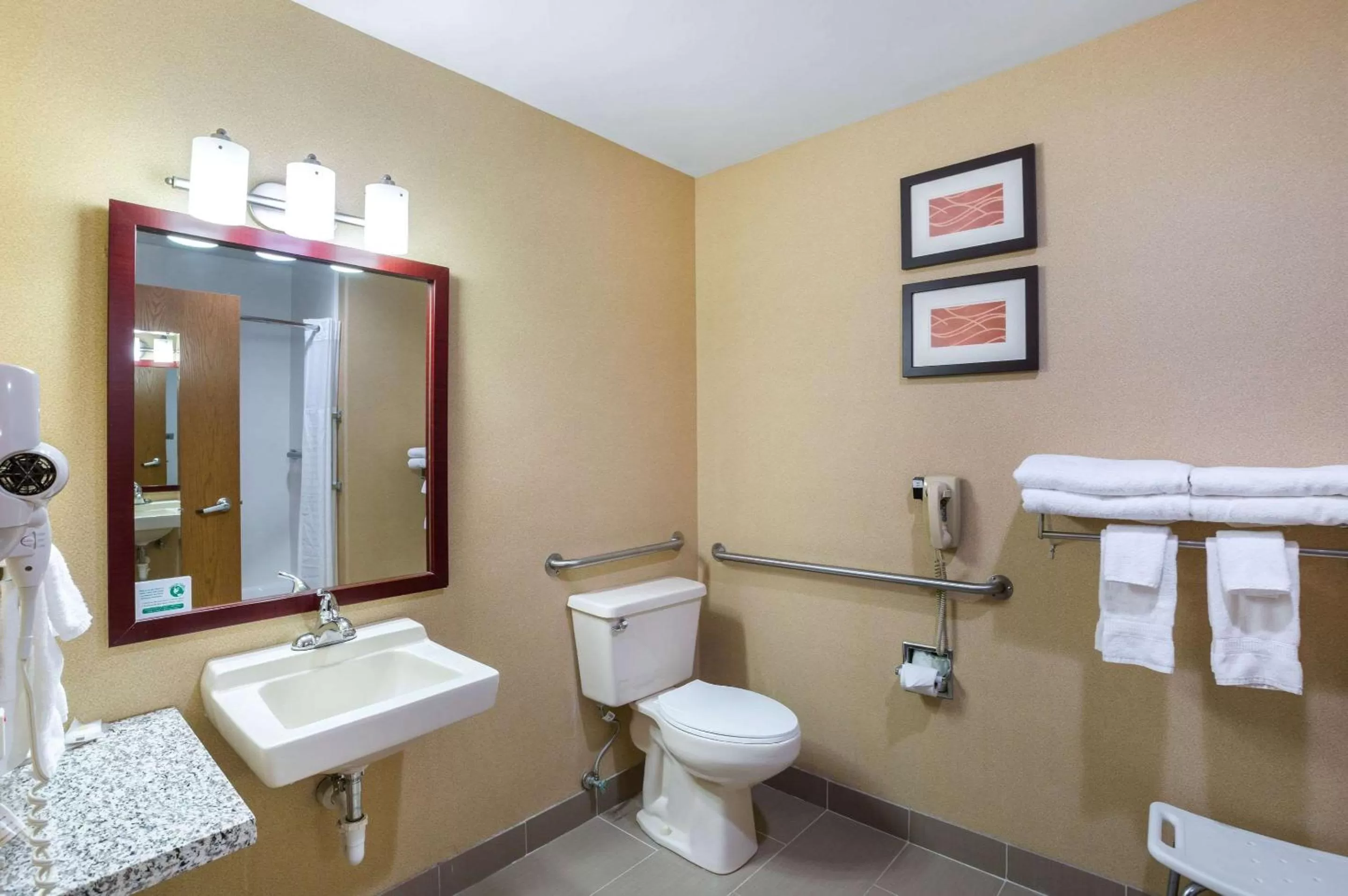 Photo of the whole room in Quality Inn York