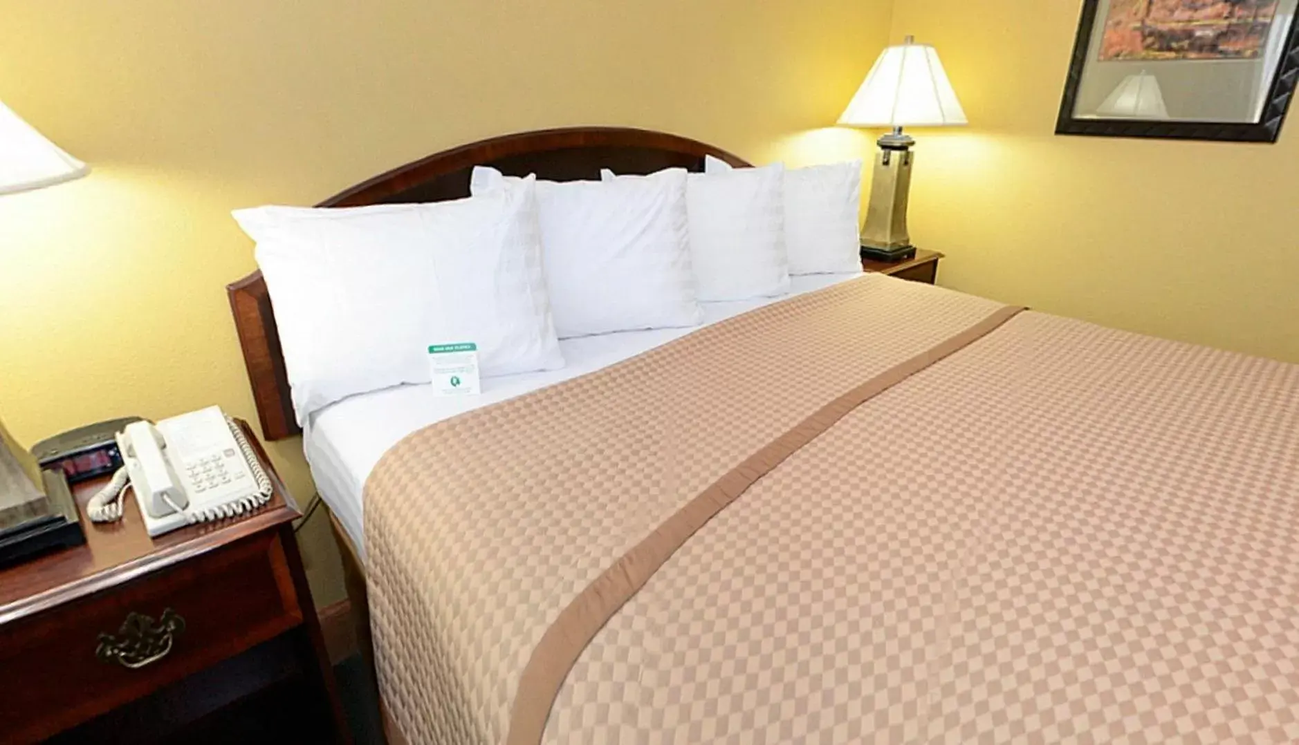 Deluxe King Room in Americas Best Value Inn Iola Deluxe King Room in Americas Best Value Inn Iola