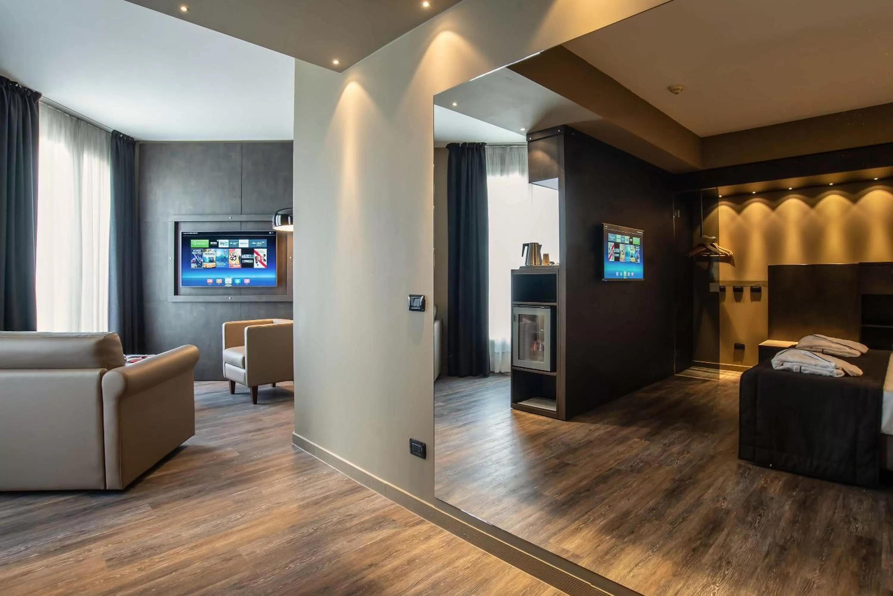 Seating area, Bed in Maranello Palace