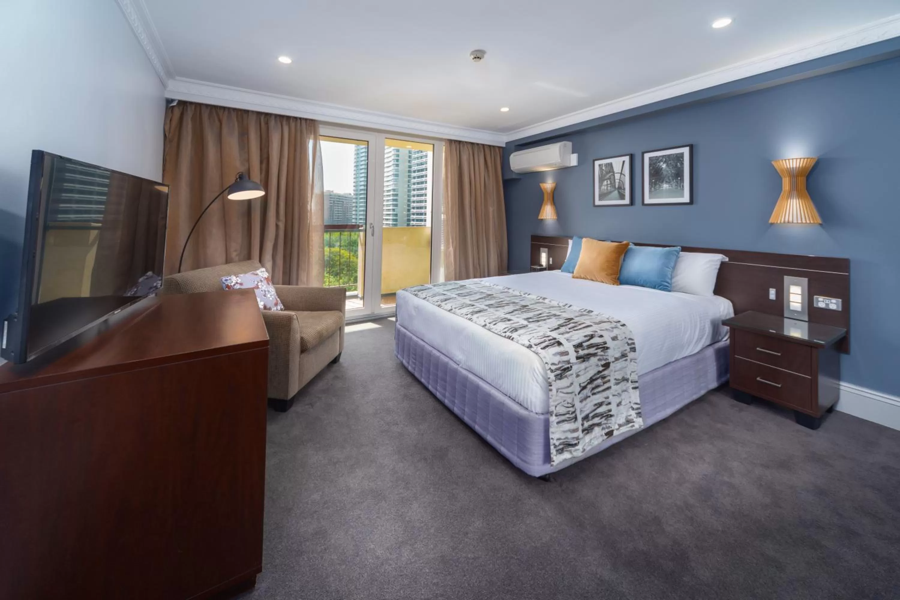 Bed in Hyde Park Inn