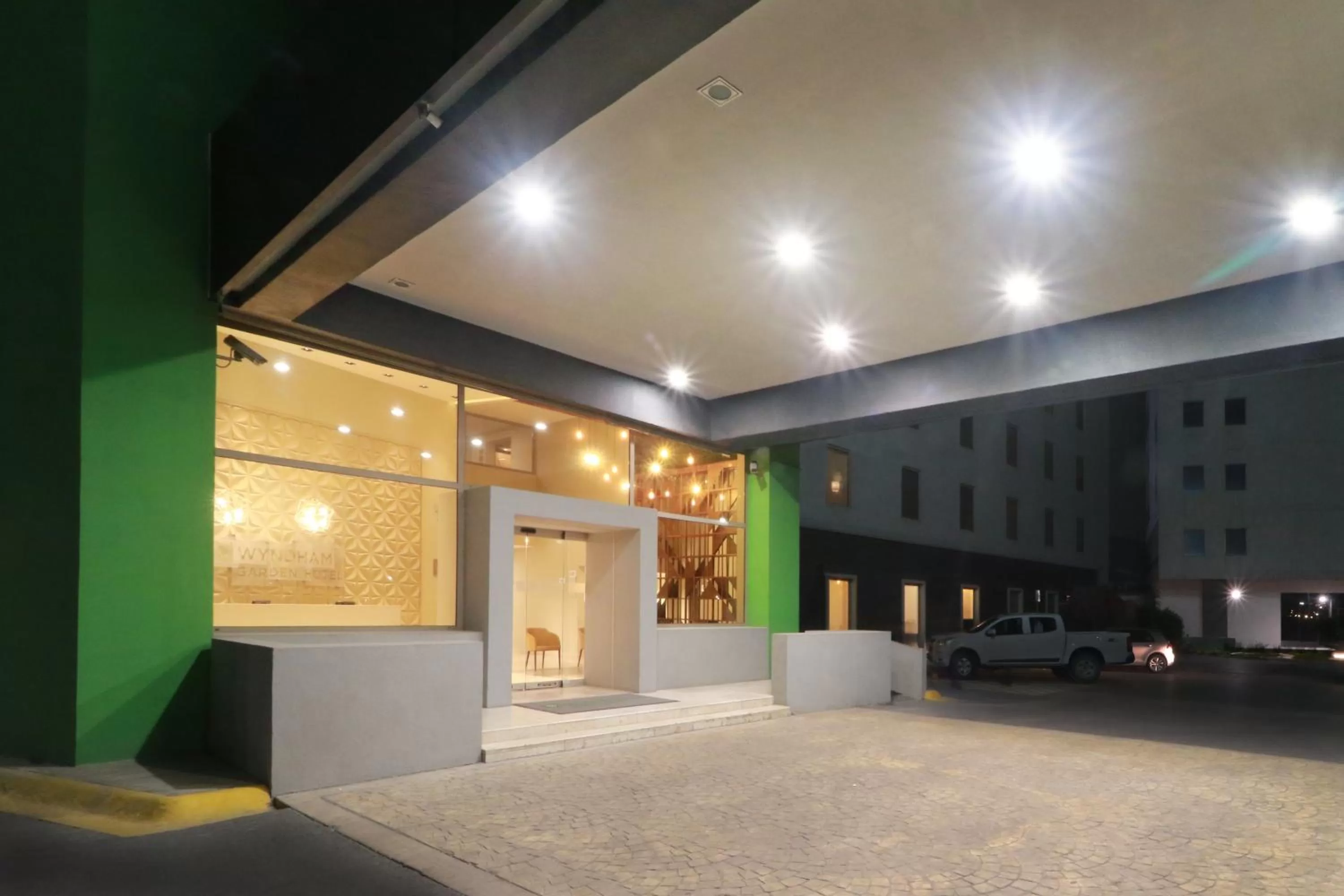 Facade/entrance in Wyndham Garden Monterrey Valle Real