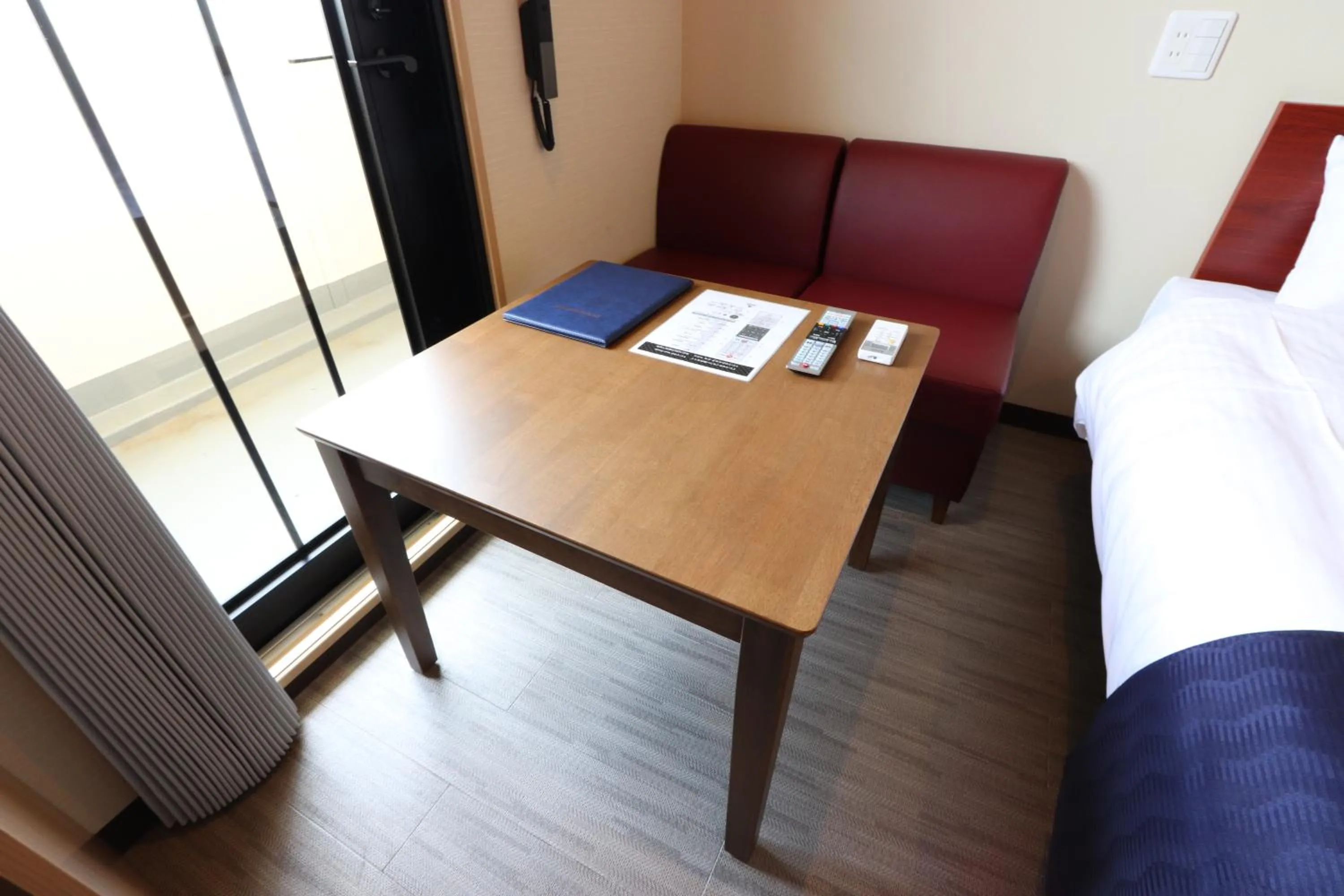 Living room, Bed in Hotel Kanade Kanku Kaizuka