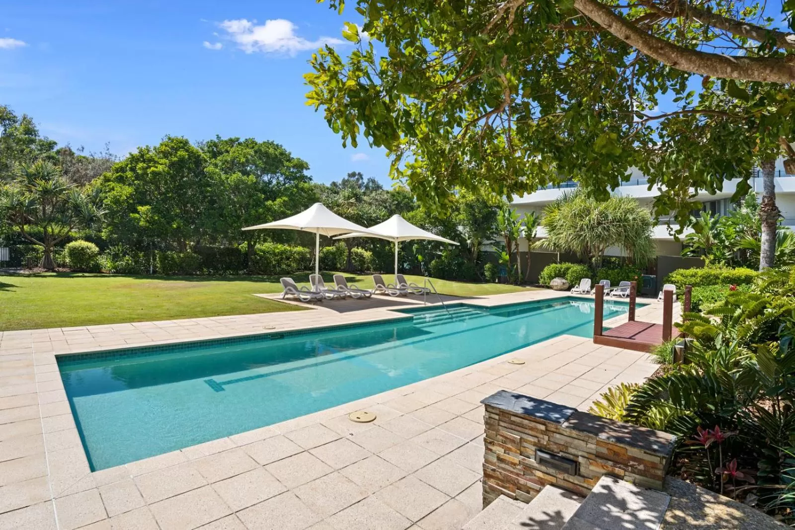 Swimming pool in Cotton Beach Resort - Tweed Coast Holidays ®