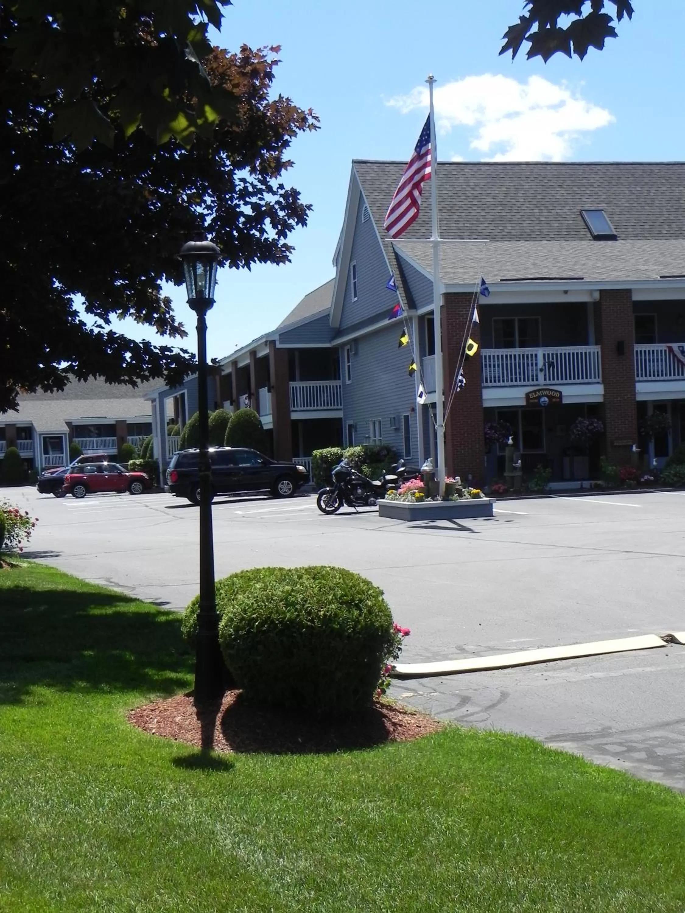 Area and facilities in Elmwood Resort Hotel