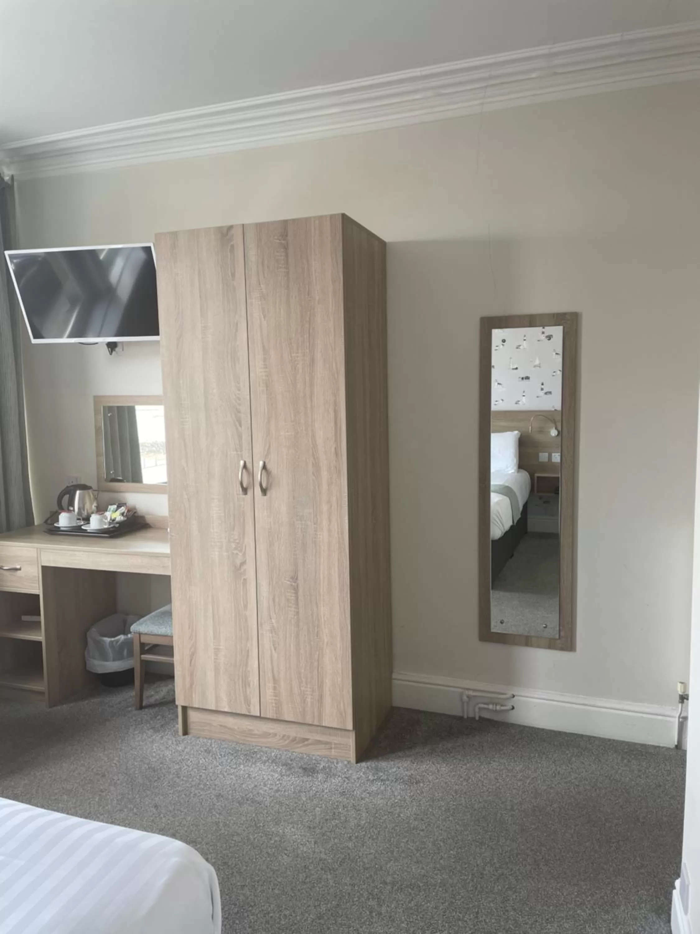 Communal lounge/ TV room, Bed in The Clarendon Hotel