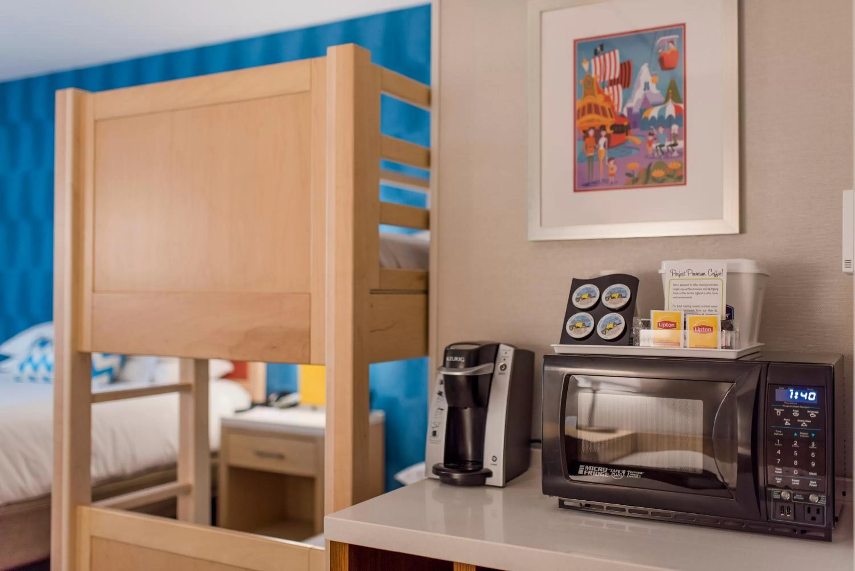 Bed in Howard Johnson by Wyndham Anaheim Hotel & Water Playground