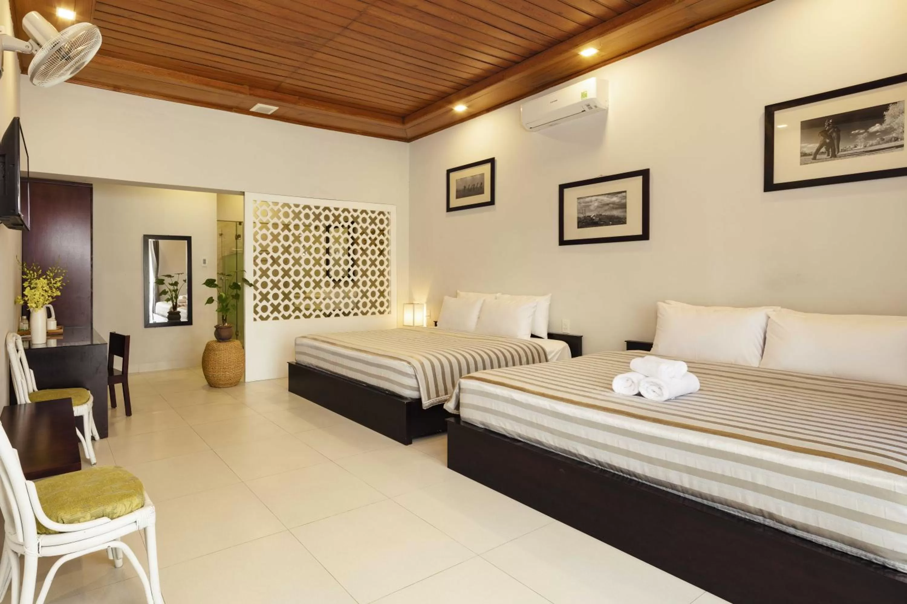 Photo of the whole room, Bed in La Paloma Villa