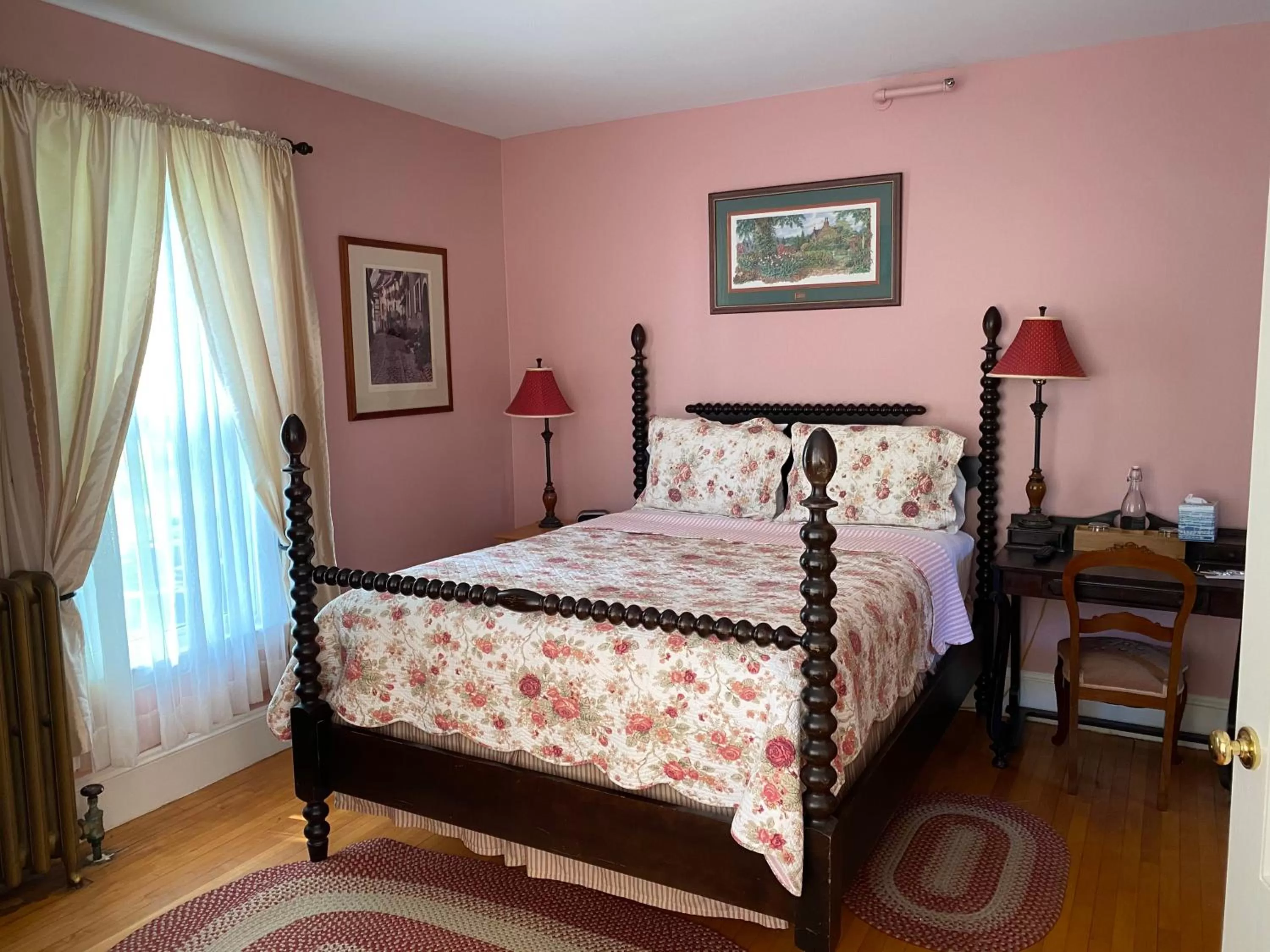 Queen Room with Spa Bath in James Place Inn Bed and Breakfast