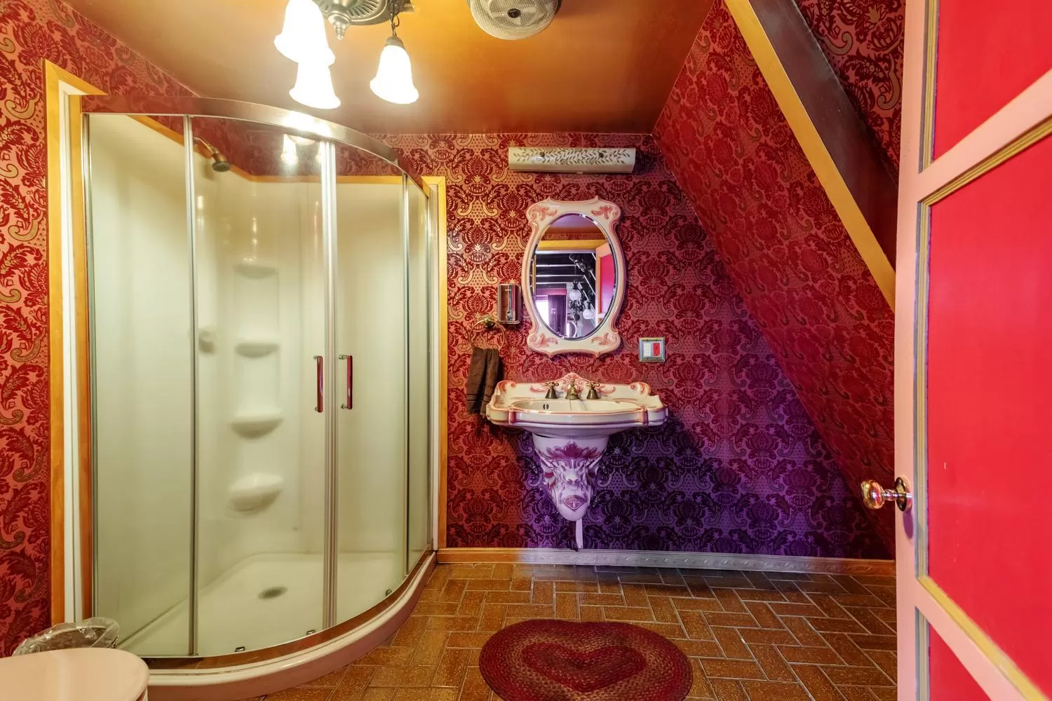 Shower in Hicksville Pines Chalets & Motel