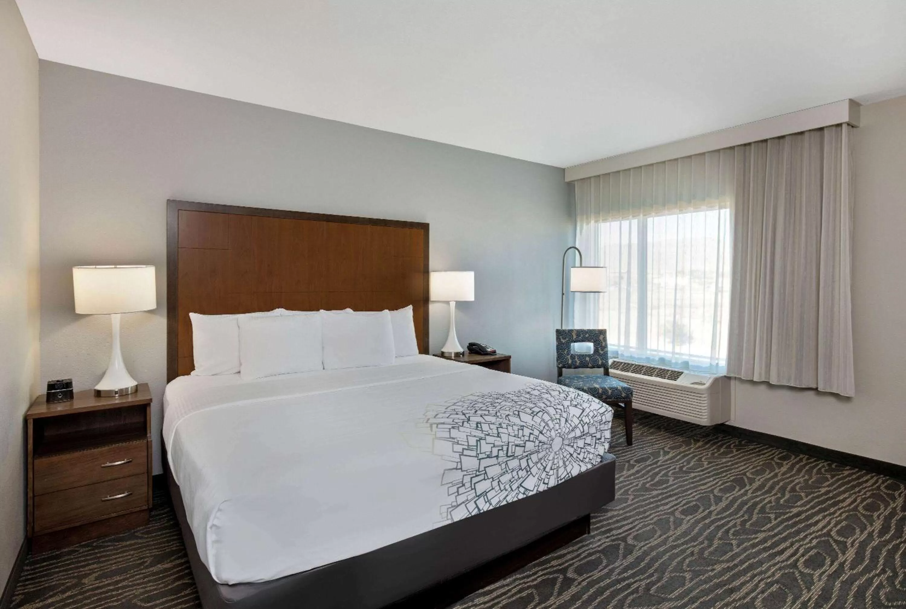 Photo of the whole room, Bed in La Quinta by Wyndham Kingman