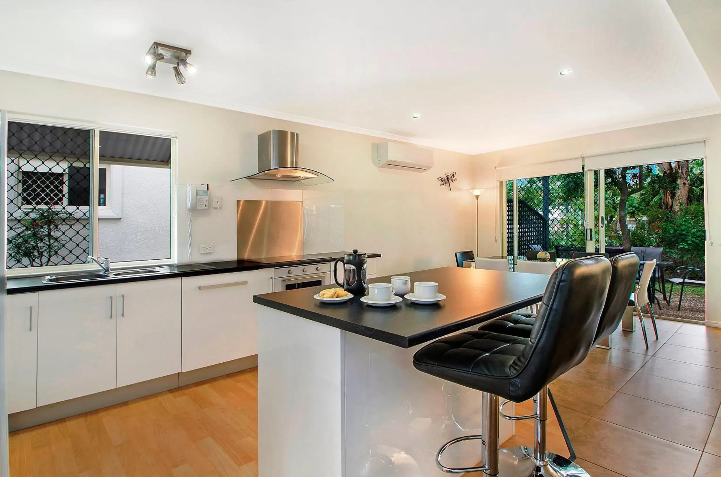 Kitchen or kitchenette in Ivory Palms Resort Noosa