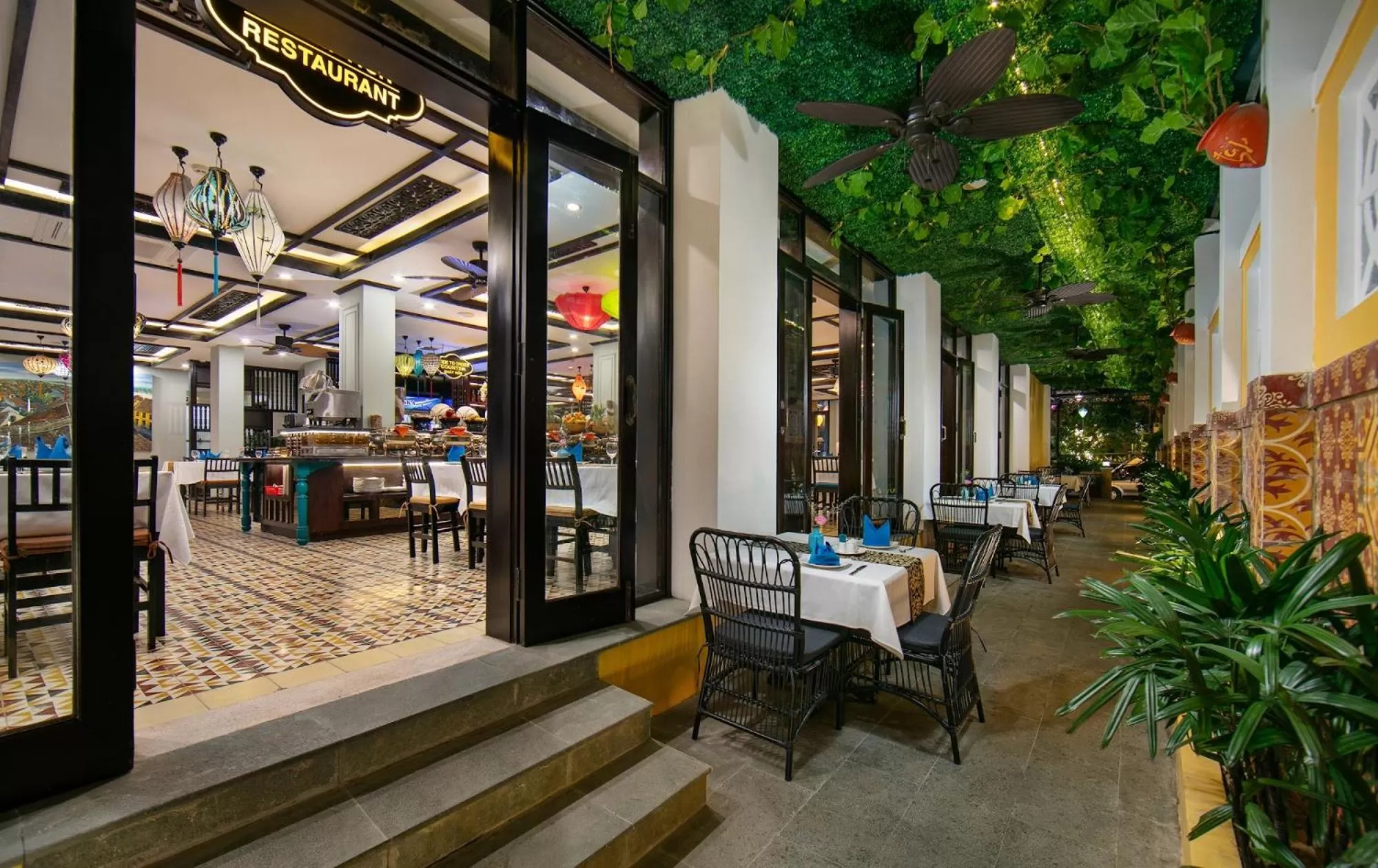 Restaurant/places to eat in La Charm Hoi An Hotel & Spa