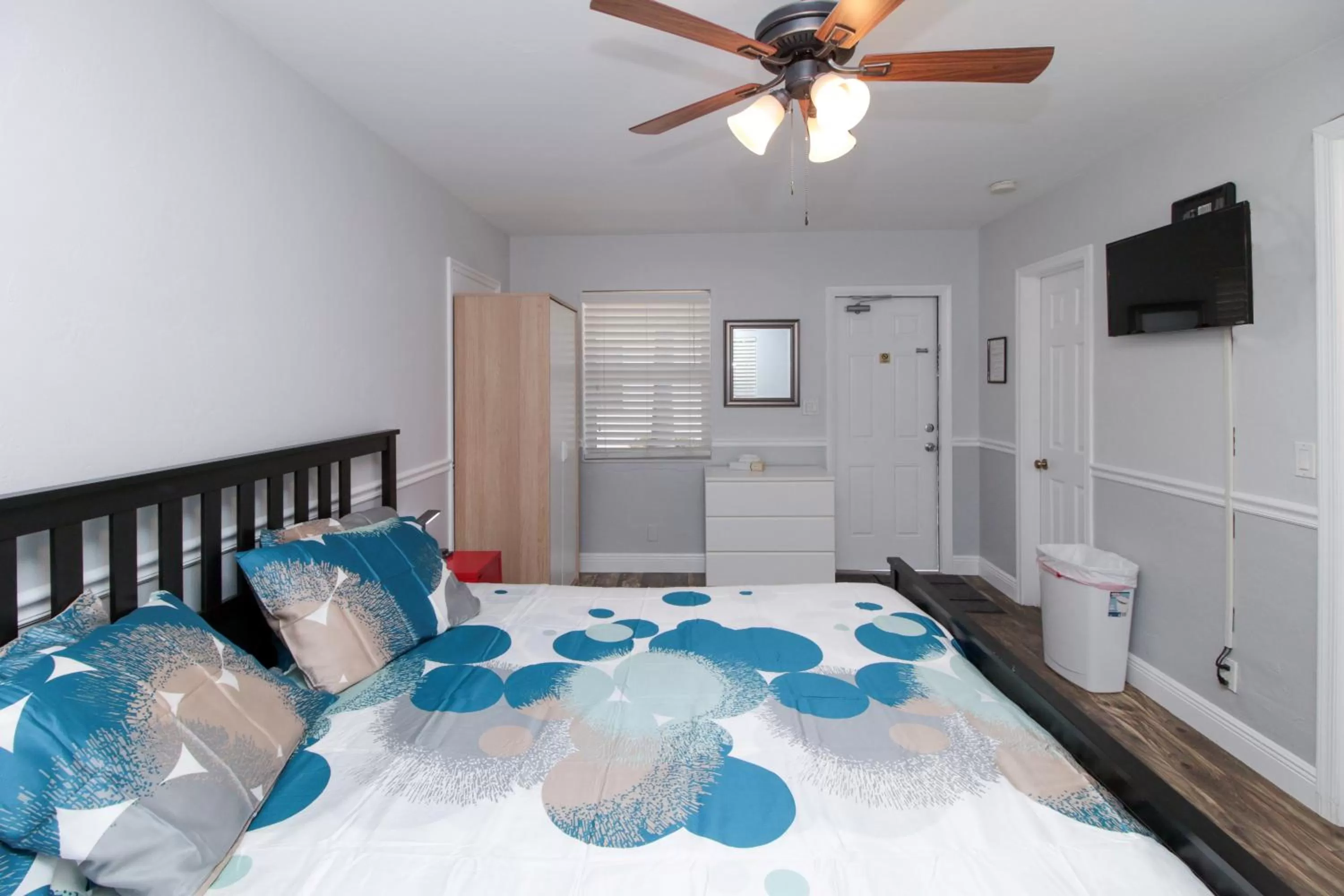 Other, Bed in The Dolphin Hollywood