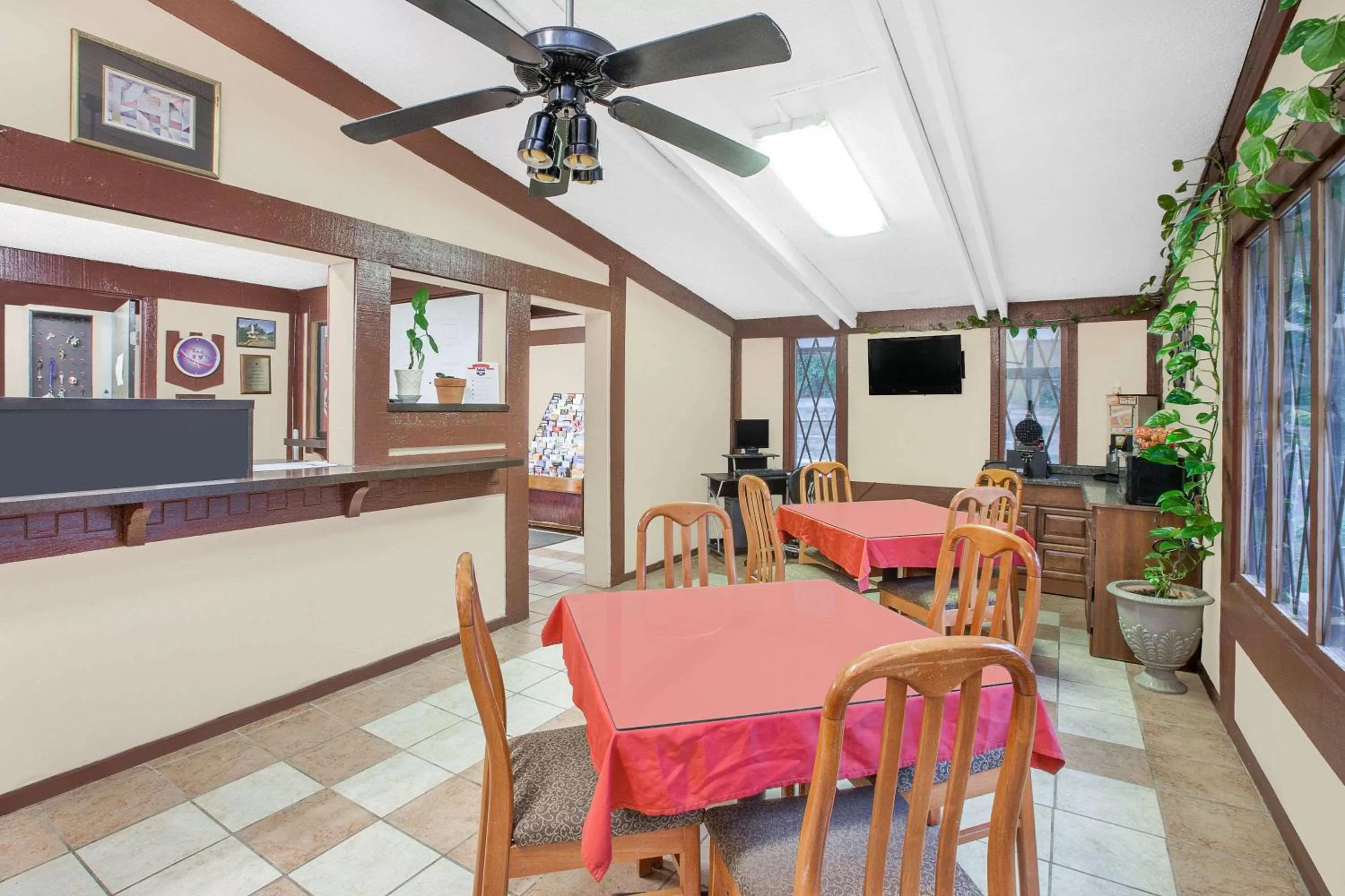 On site in Knights Inn - Battle Creek