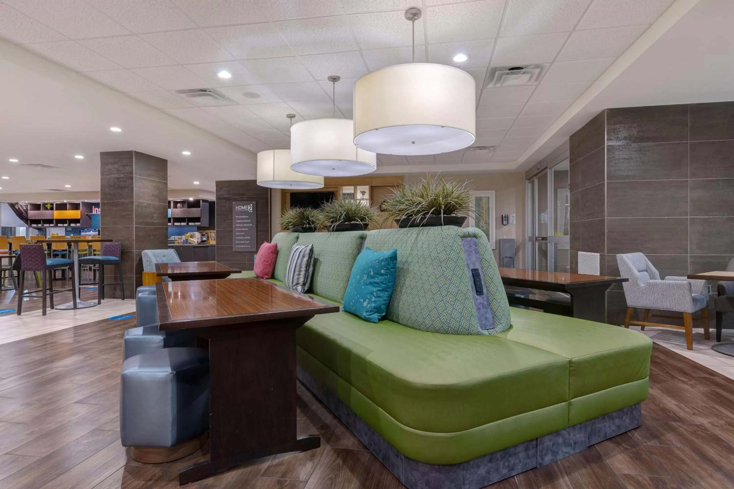 Communal lounge/ TV room in Home2 Suites by Hilton Orlando International Drive South - Free Shuttle to Theme Parks