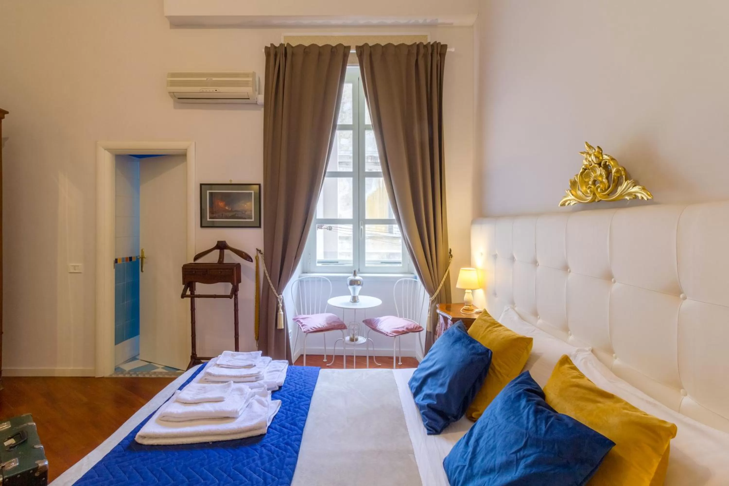 Bed in RealPartenope B&B 284