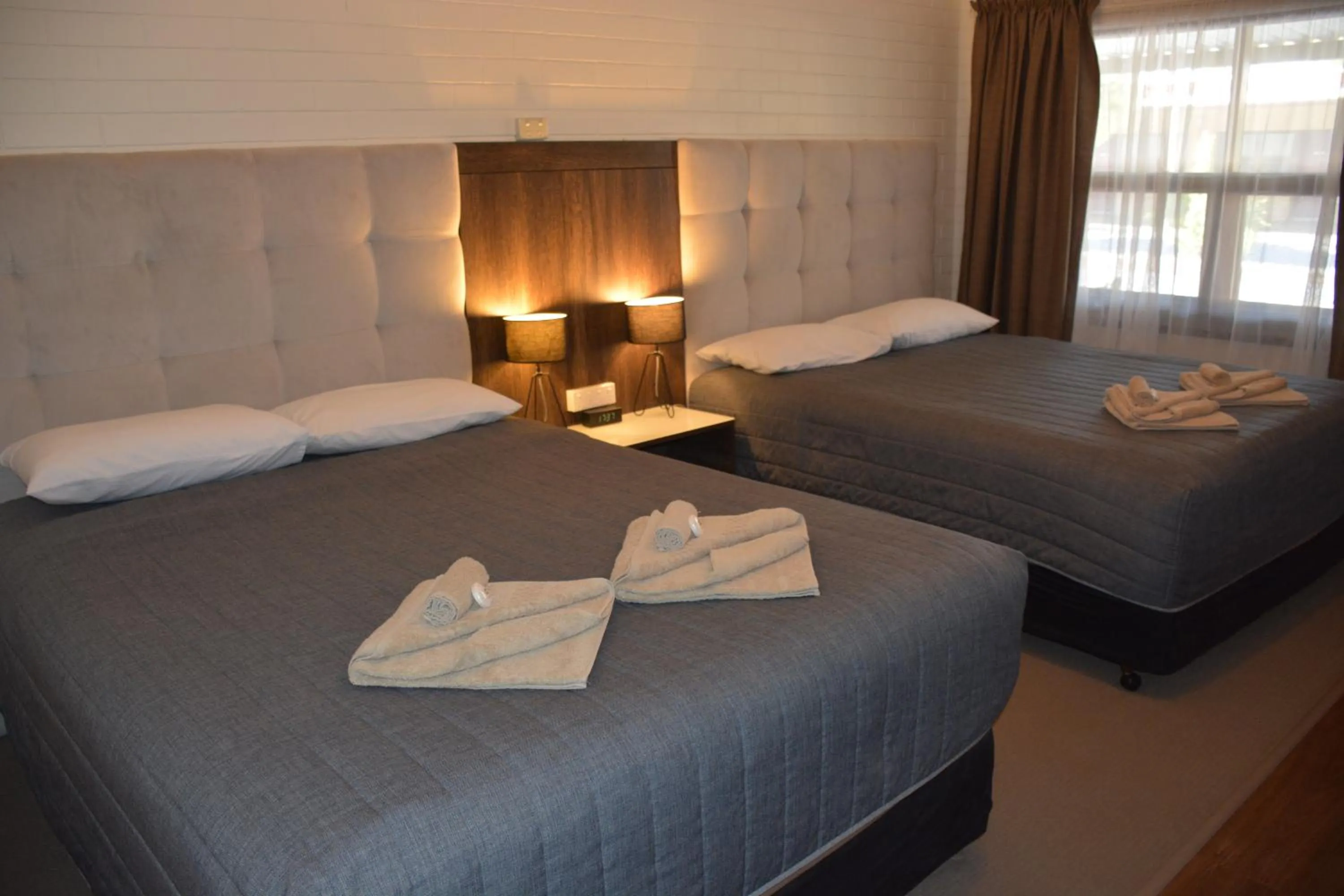 Bedroom, Bed in Angaston Vineyards Motel