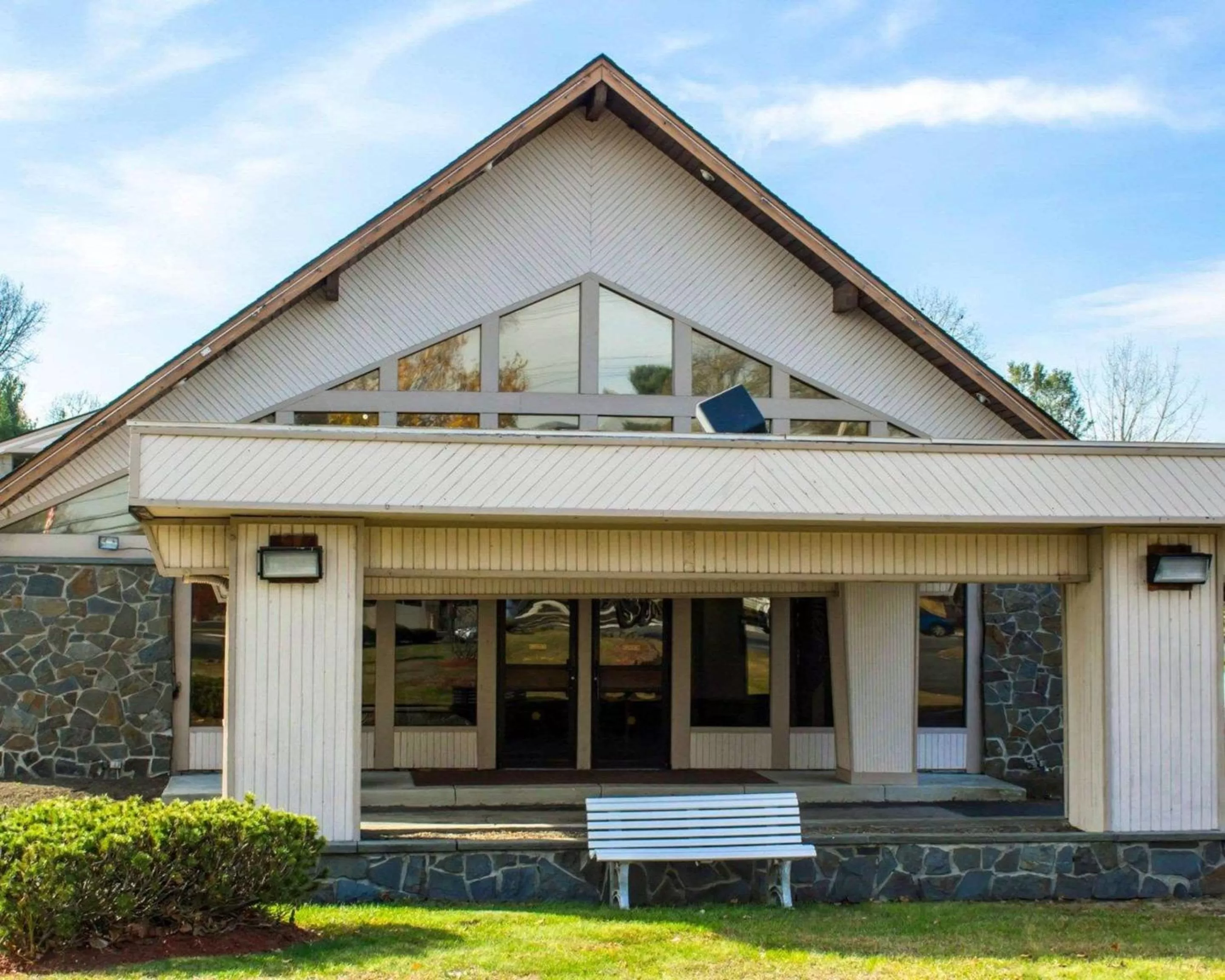 Property building in Econo Lodge Inn & Suites Colonie Center Mall