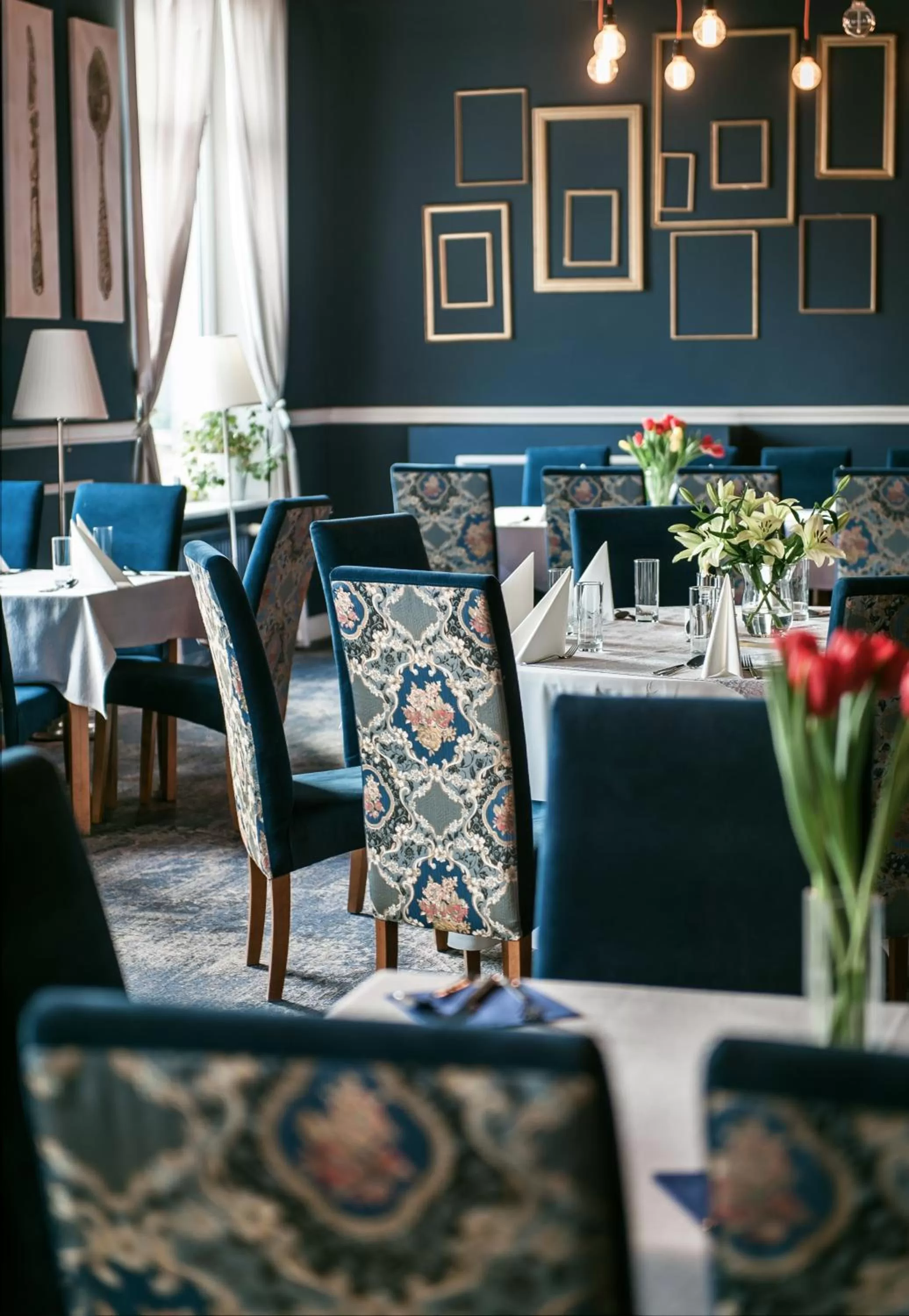 Restaurant/places to eat in Hotel IOR