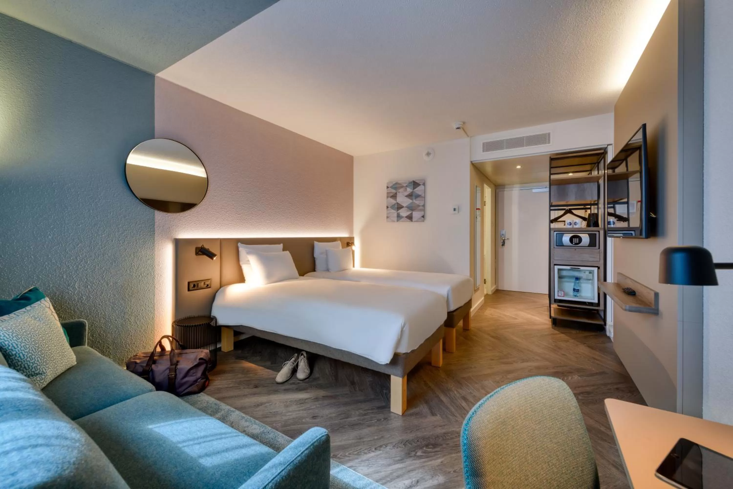 Coffee/tea facilities, Bed in Novotel Zurich City West