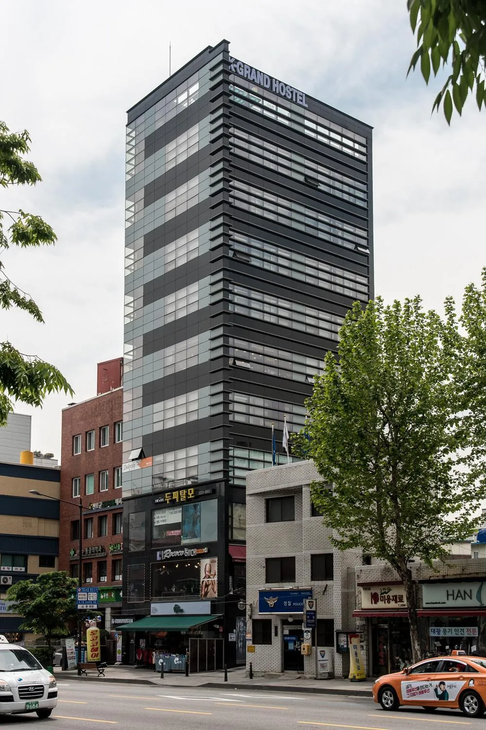 Property building in K-Grand Hostel Dongdaemun