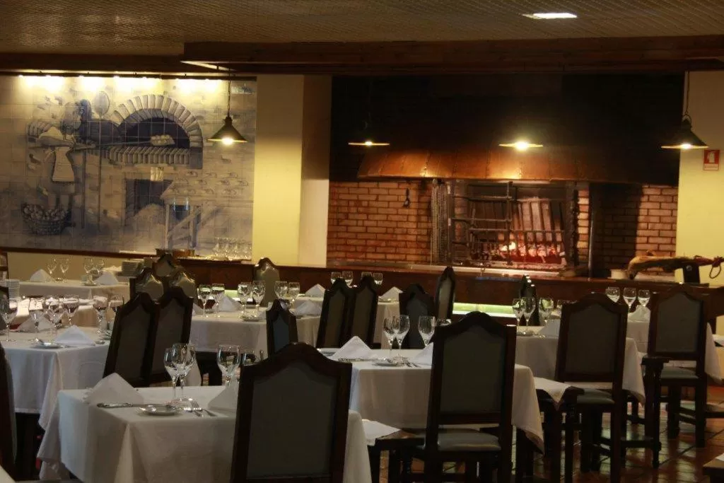 Restaurant/places to eat in Hotel Dighton