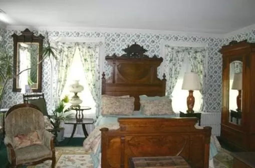 Photo of the whole room, Bed in House of 1833 Bed and Breakfast