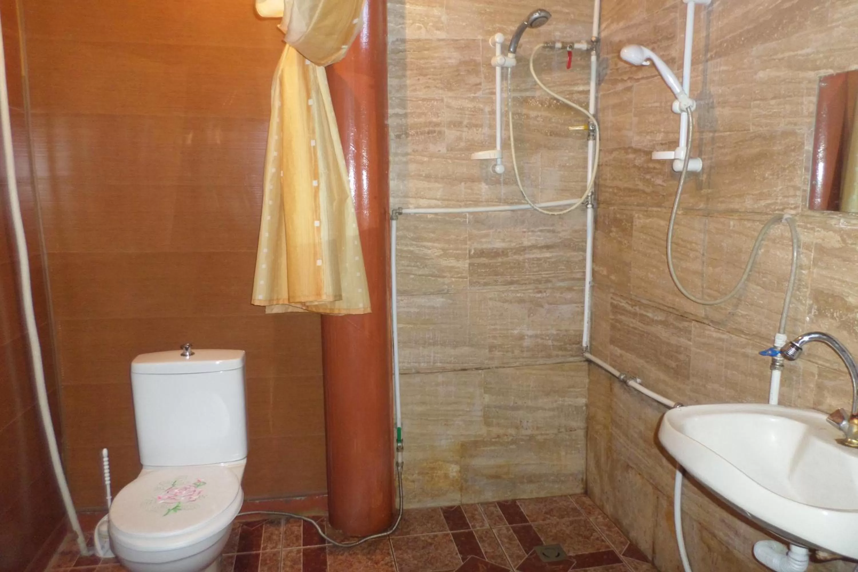Shower in Spandaryan House