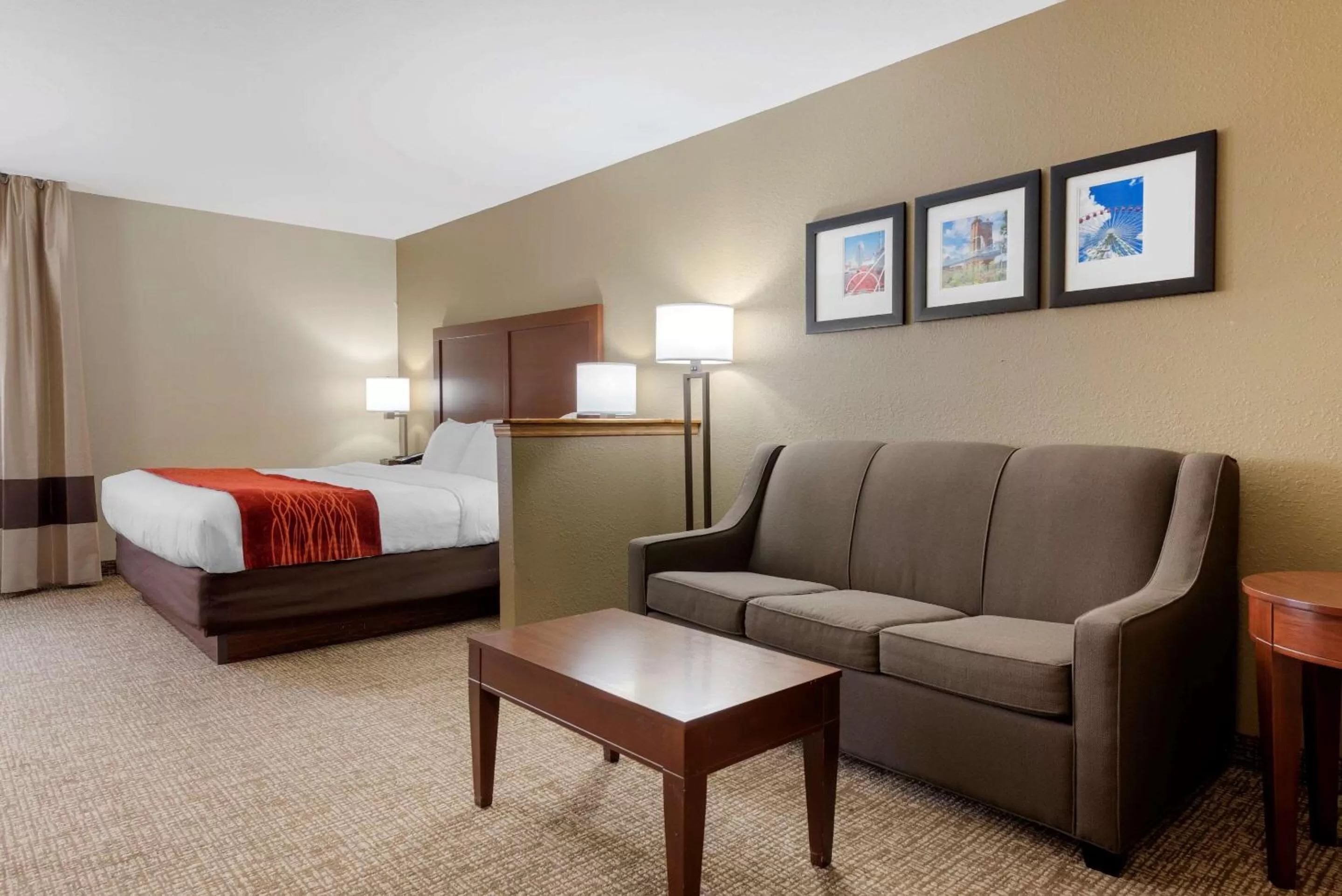 Bedroom, Bed in Comfort Inn & Suites Cincinnati Eastgate