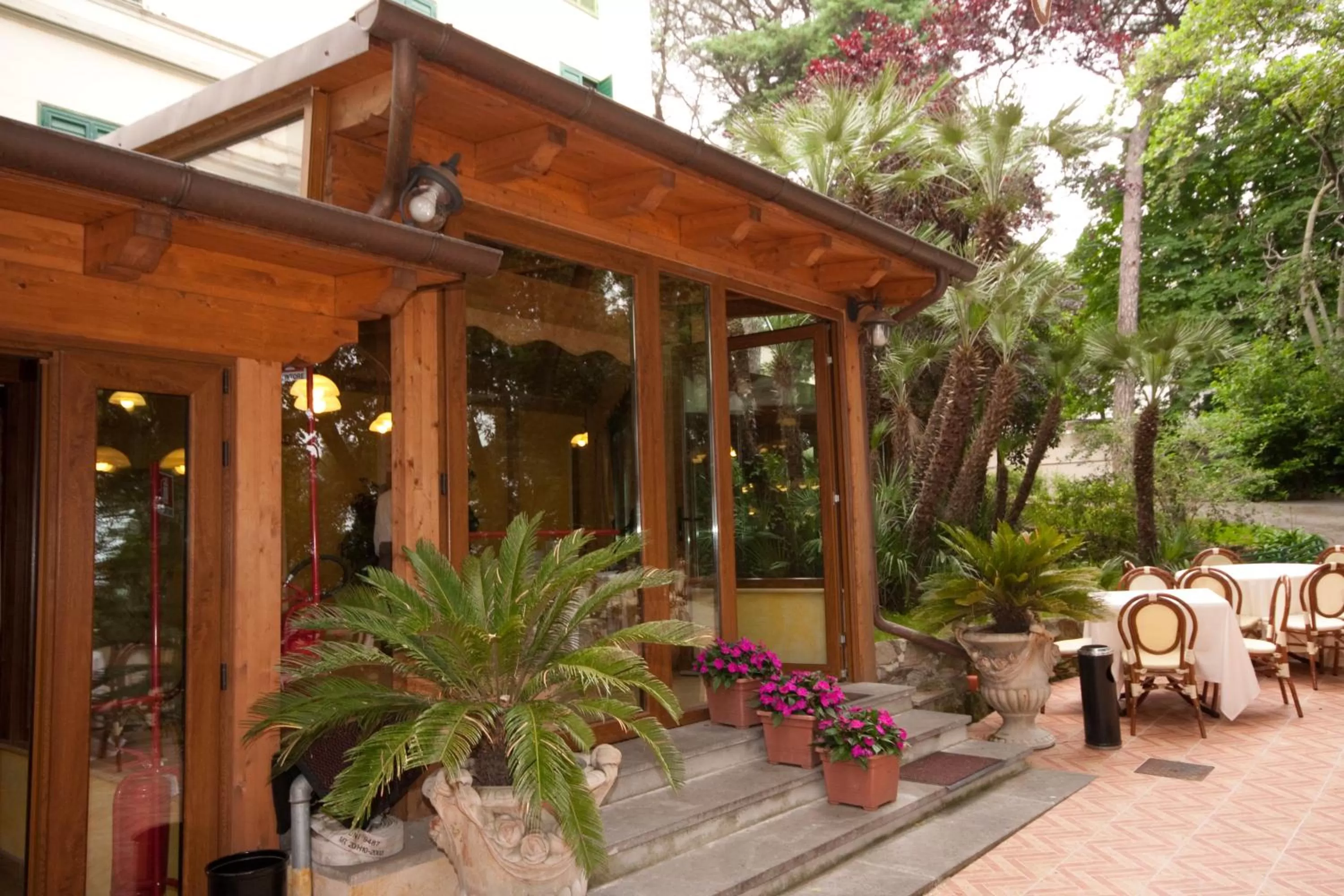 Restaurant/places to eat in Hotel Villa Aricia