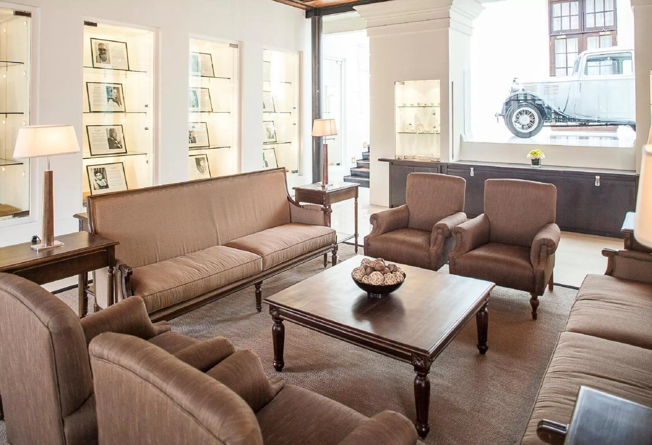 Communal lounge/ TV room in Galle Face Hotel