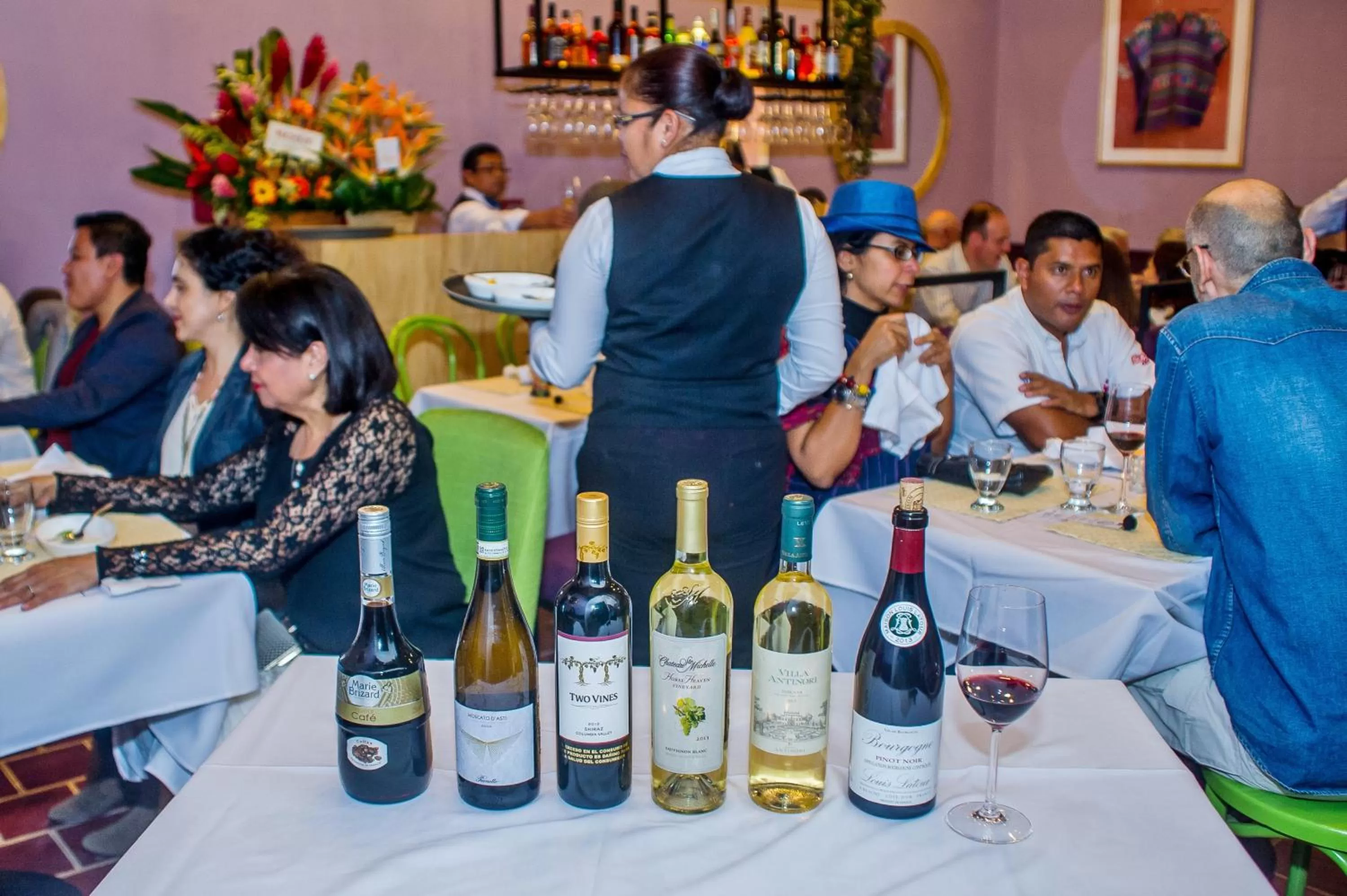 Restaurant/places to eat in Hotel Casa del Parque by AHS