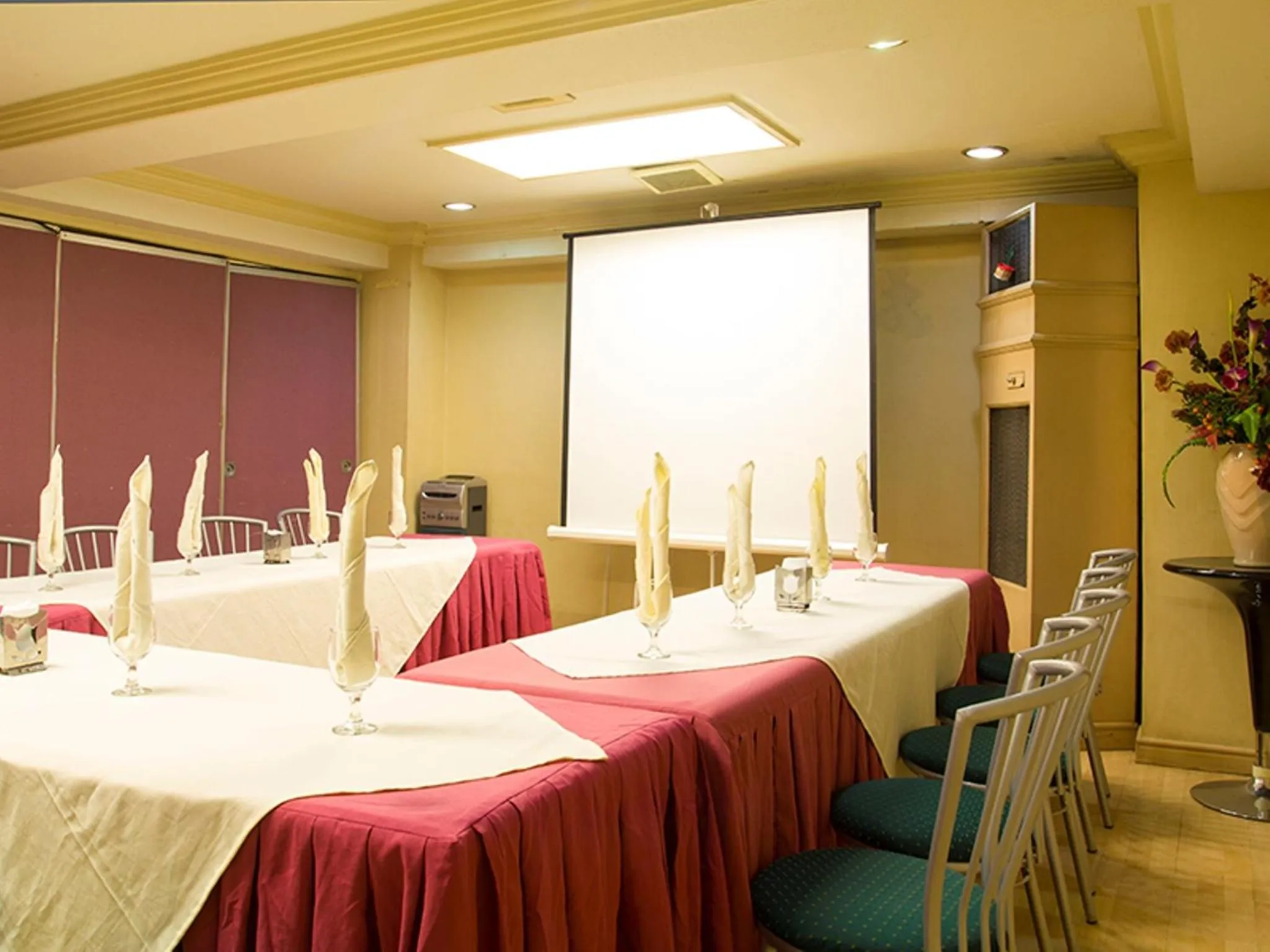 Banquet/Function facilities in Grand City Hotel Inc.