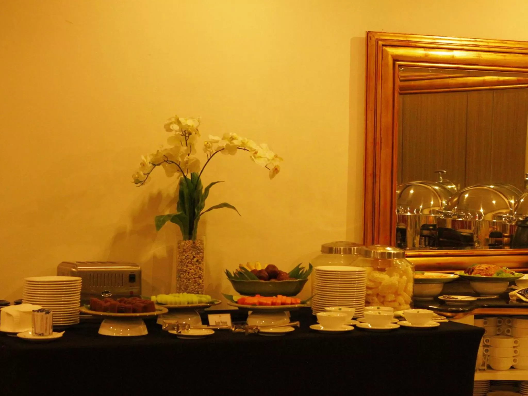 Restaurant/places to eat in The Cube Hotel Malioboro, Azana Hotels Collection