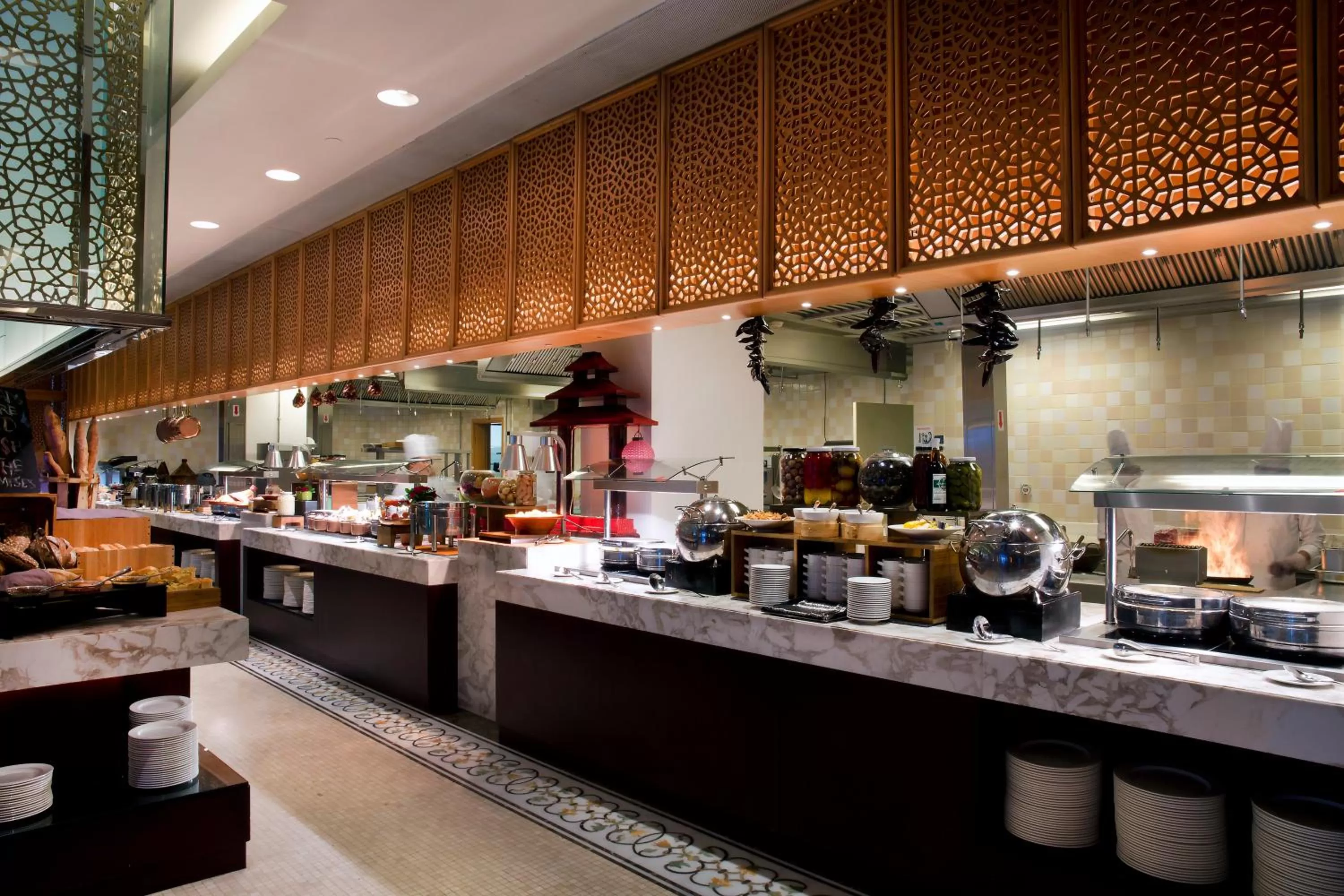 Restaurant/places to eat in Bab Al Qasr Hotel