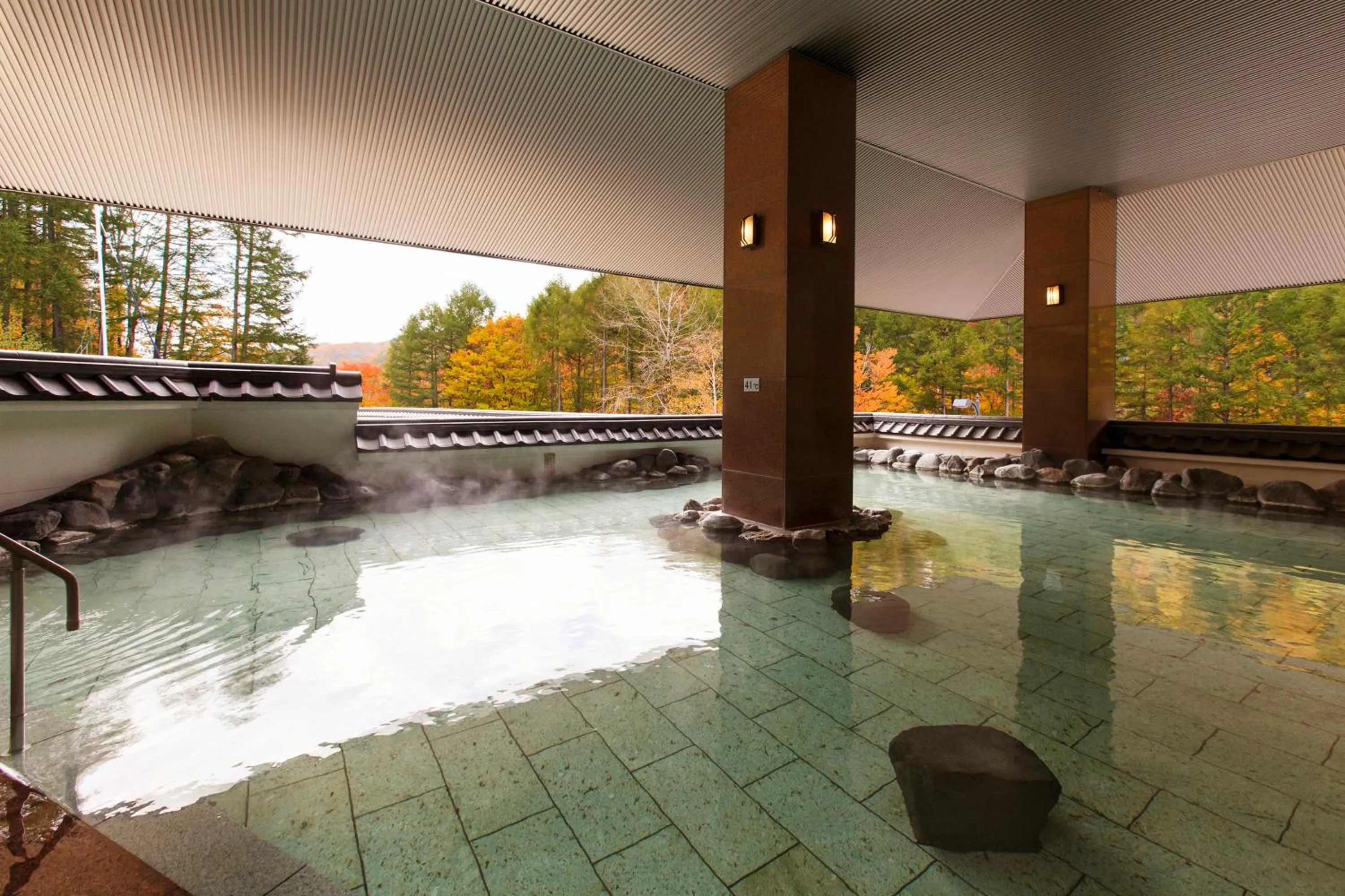 Open Air Bath in Kitayuzawa Mori no soraniwa