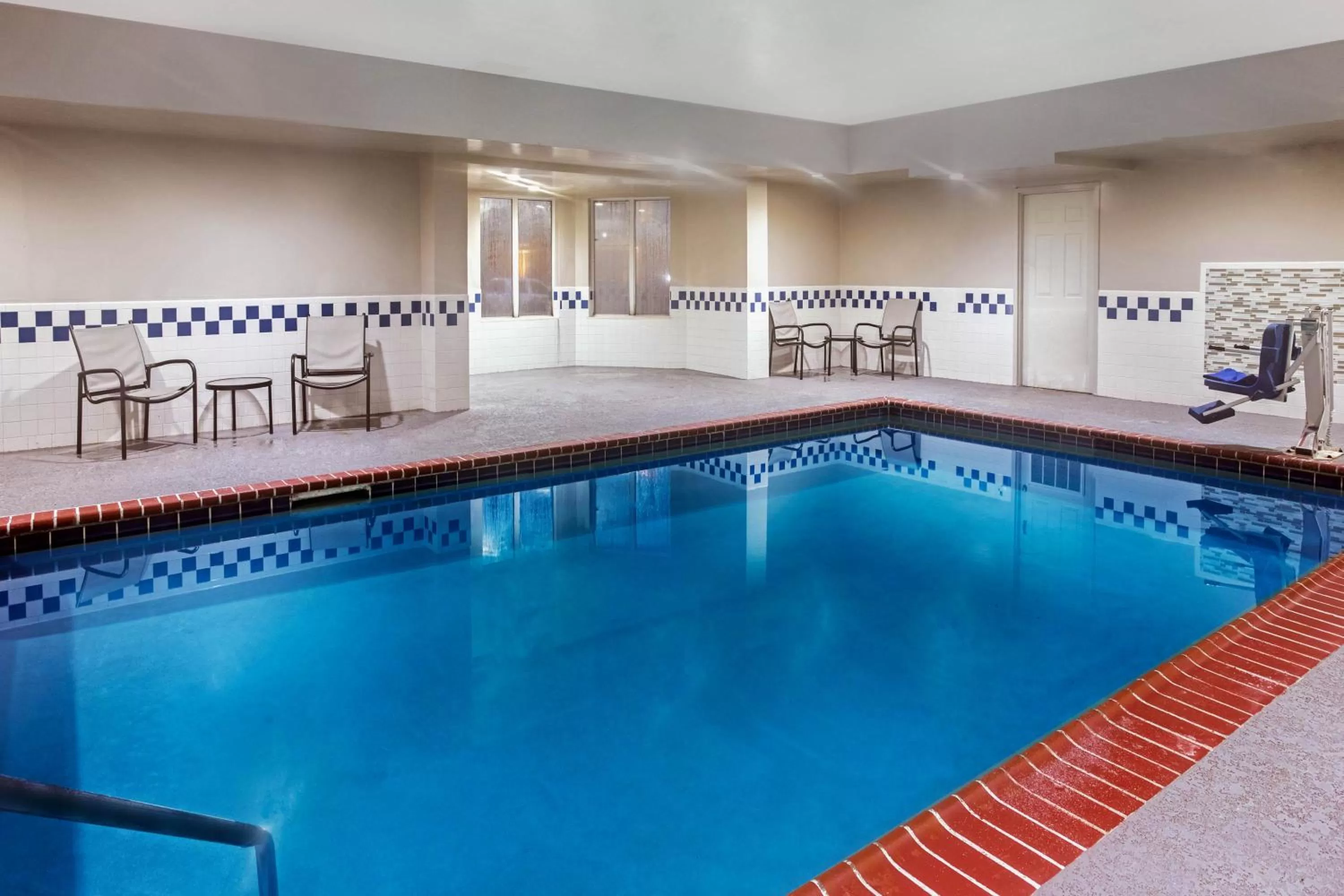 Swimming pool in La Quinta by Wyndham Hopkinsville
