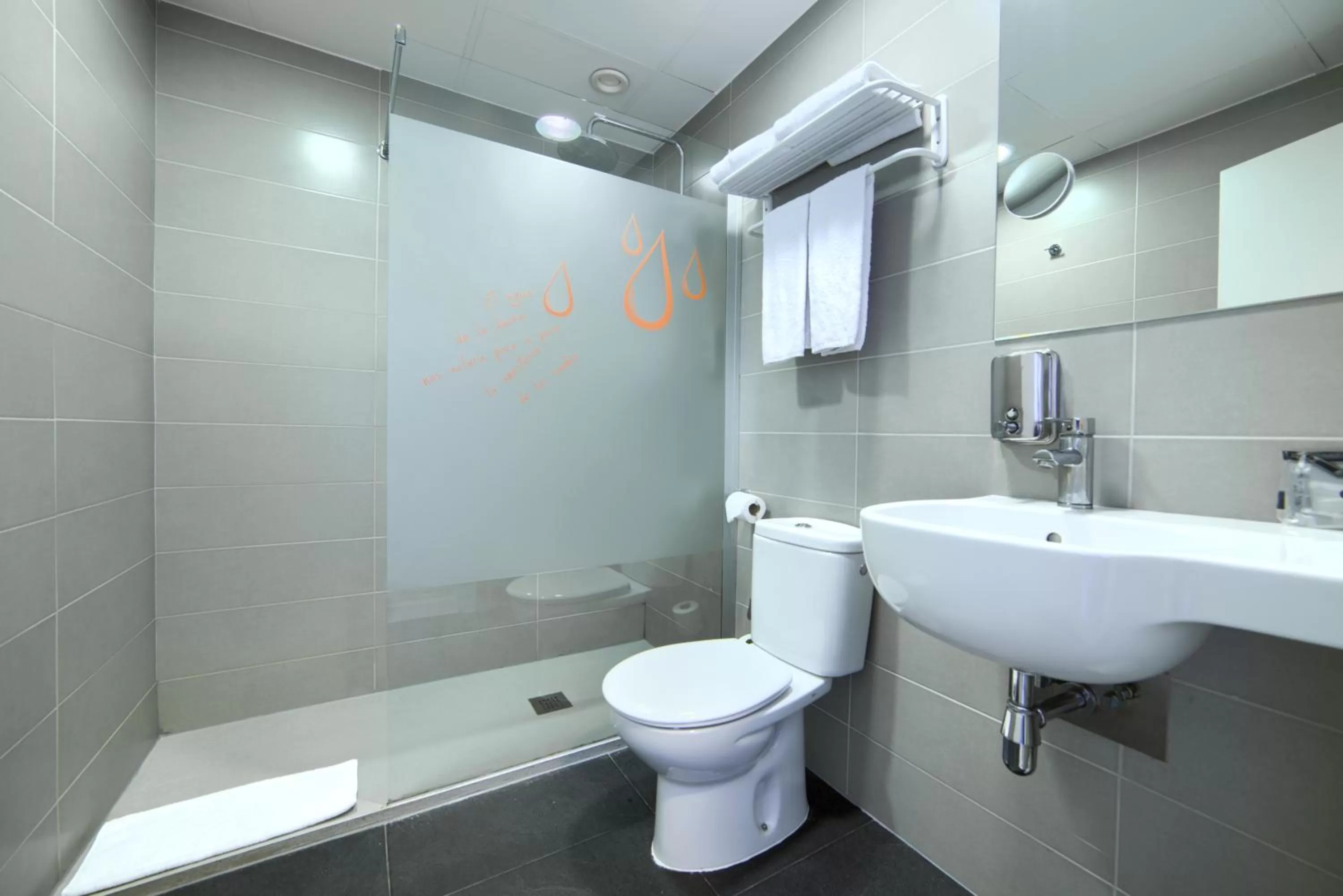 Shower in Hotel Luze El Villa