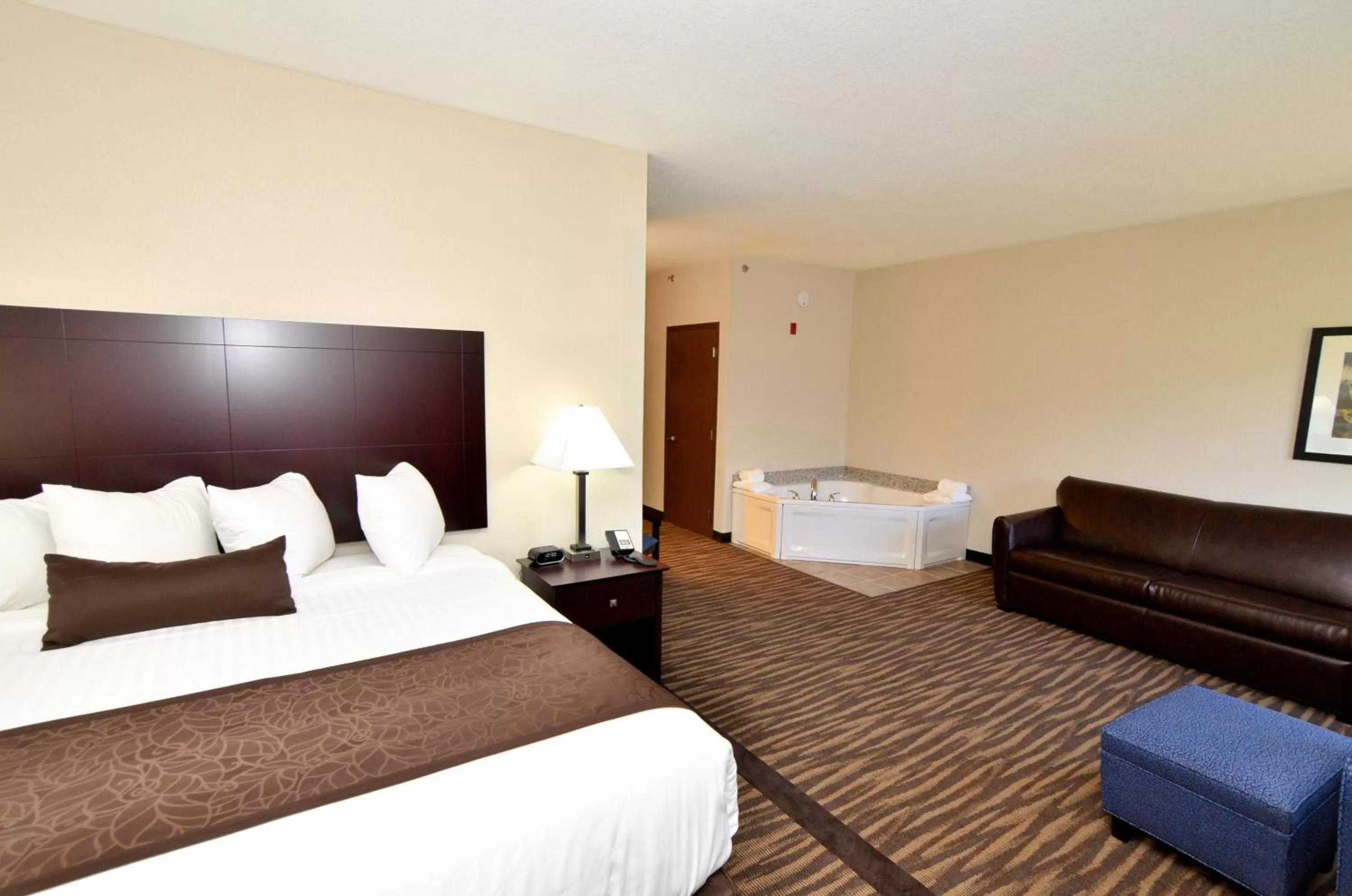 Bedroom, Bed in Cobblestone Inn & Suites - Manning