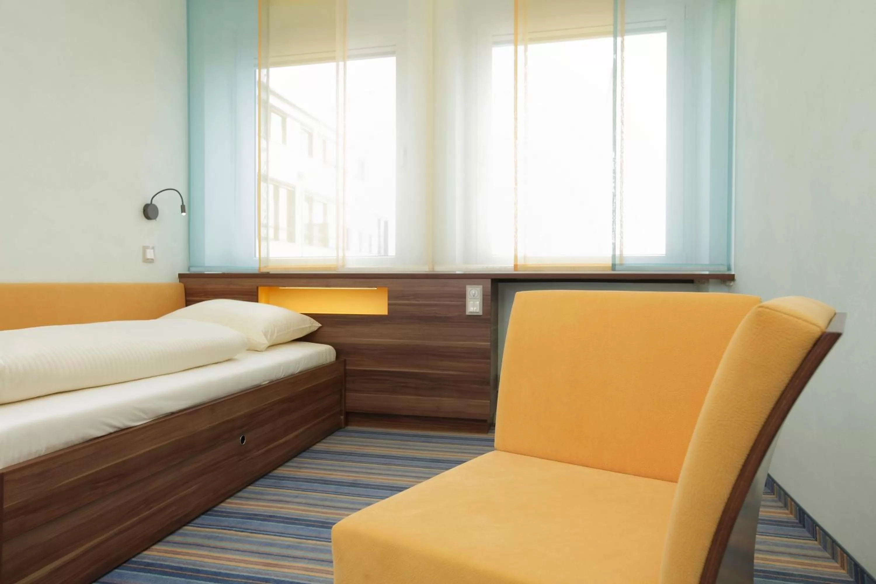 Photo of the whole room, Bed in Hotel Peterhof - urban lifestyle Kempten