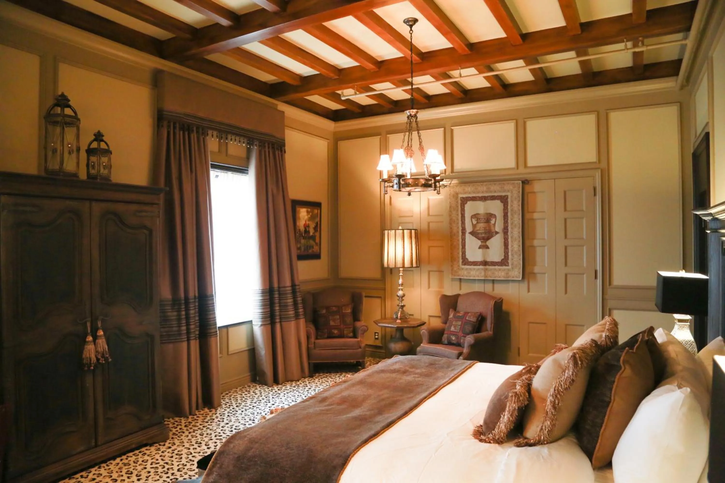 Living room, Bed in The Detroit Club