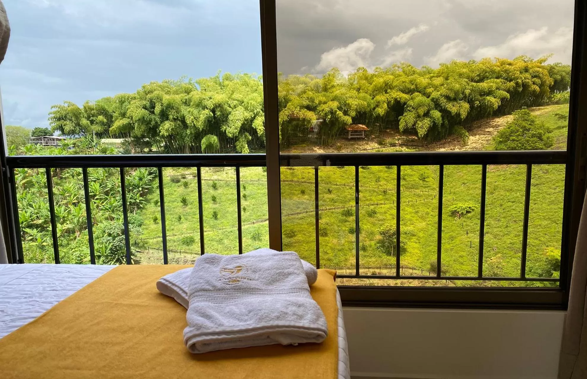 Spring, Bed in La Victoria Hotel Campestre