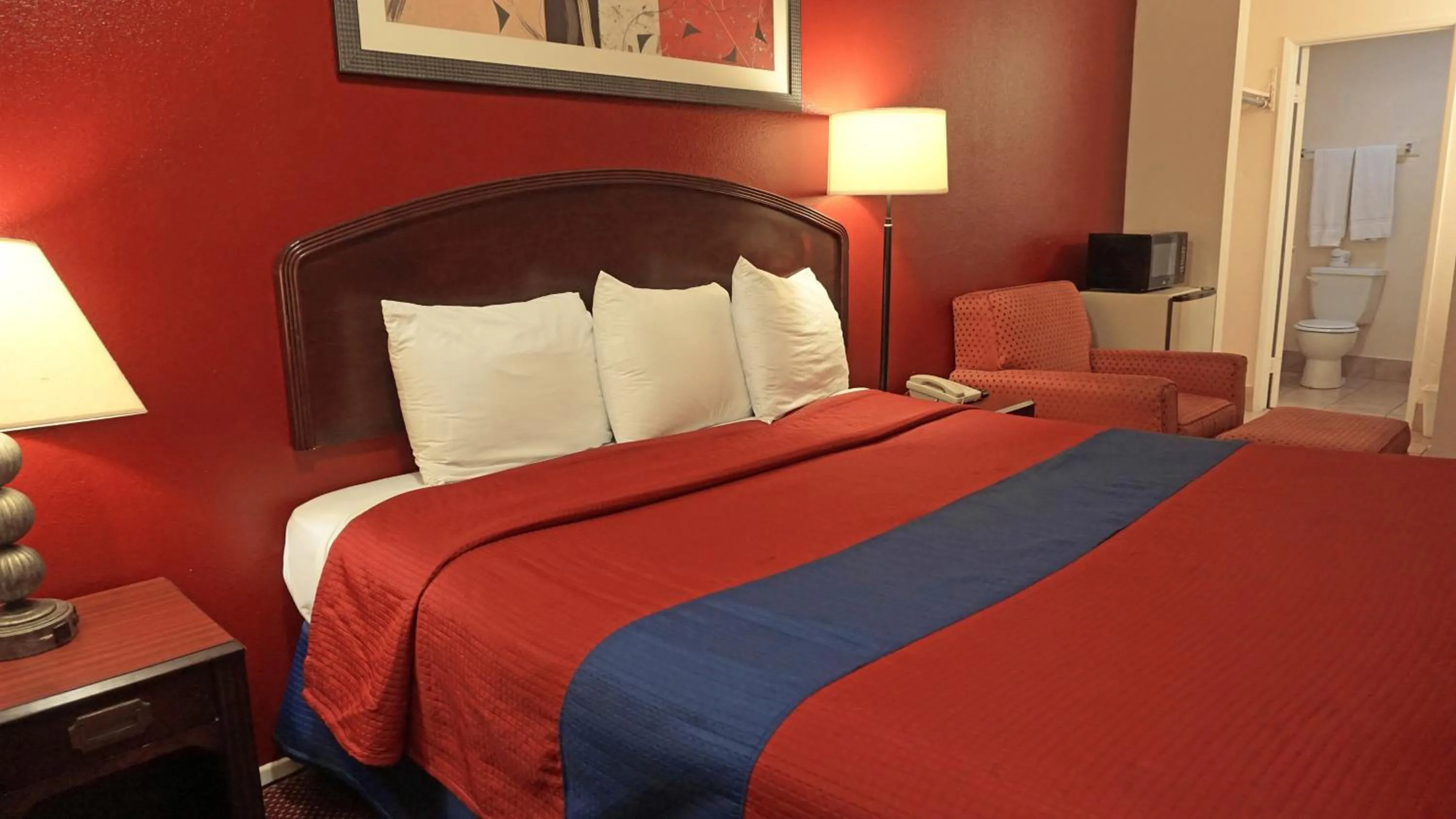 Photo of the whole room, Bed in Rainbow Inn