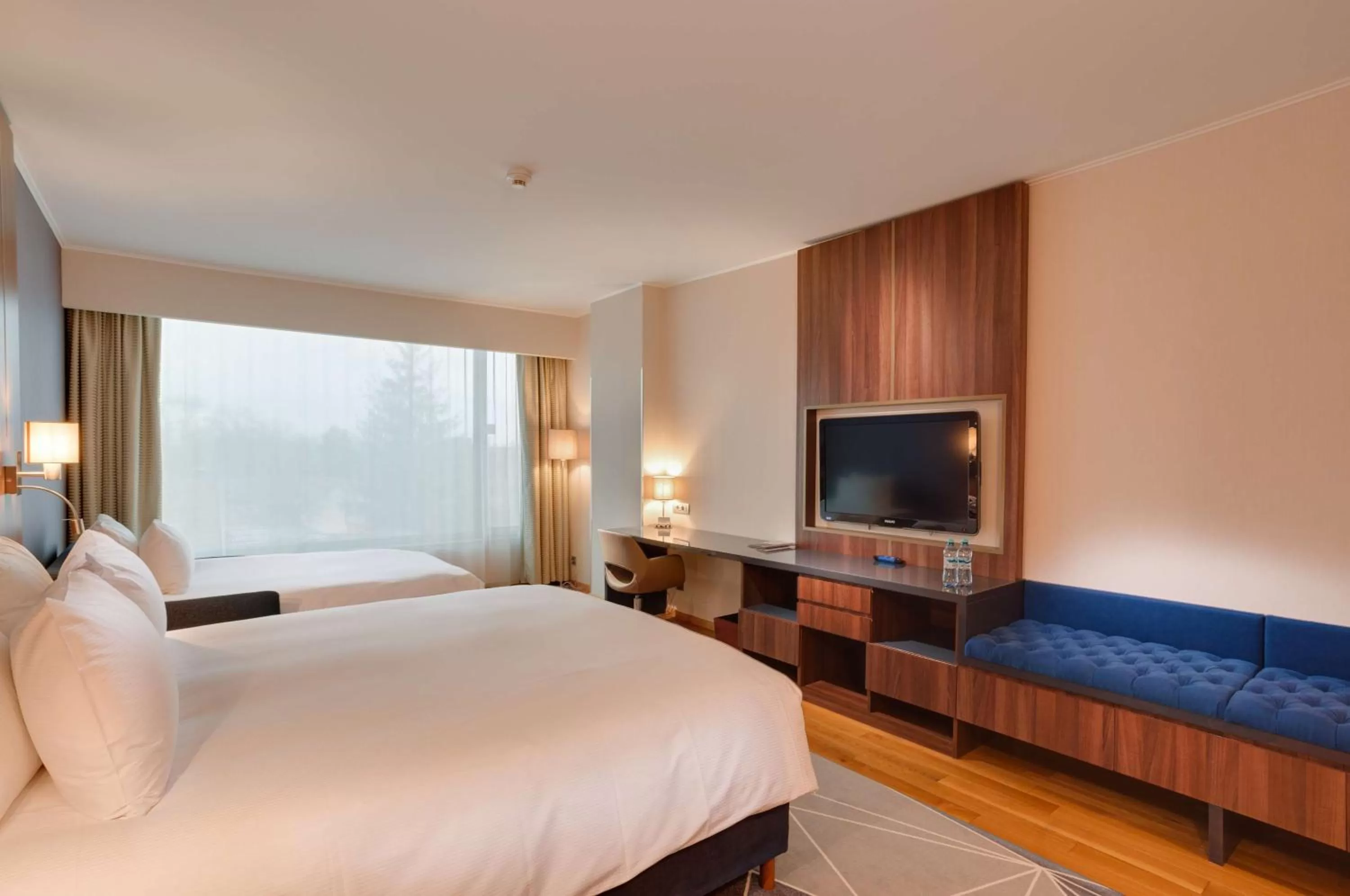 Bedroom, Bed in DoubleTree by Hilton Hotel Cluj - City Plaza