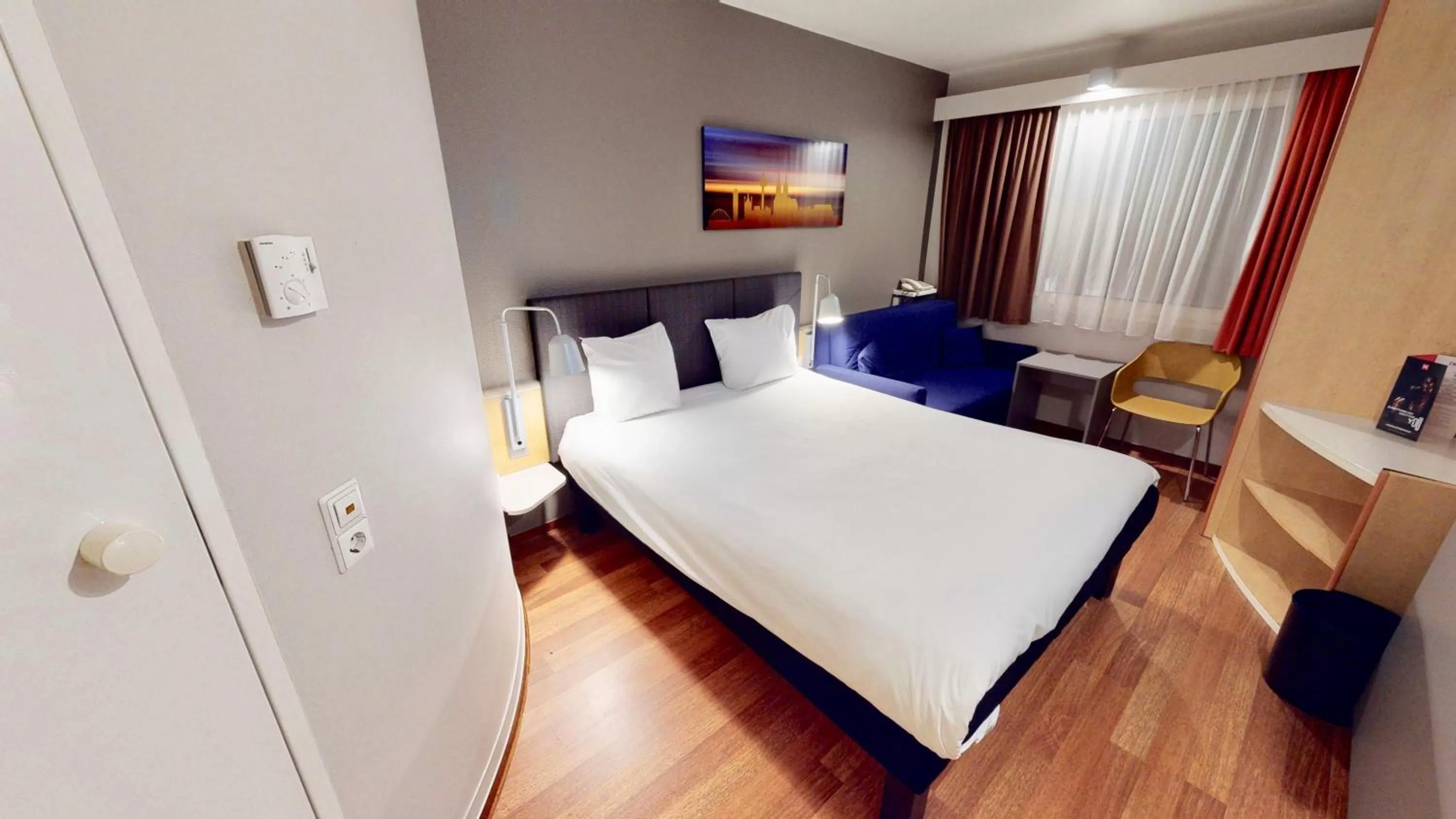 Bed in ibis Hotel Köln Airport