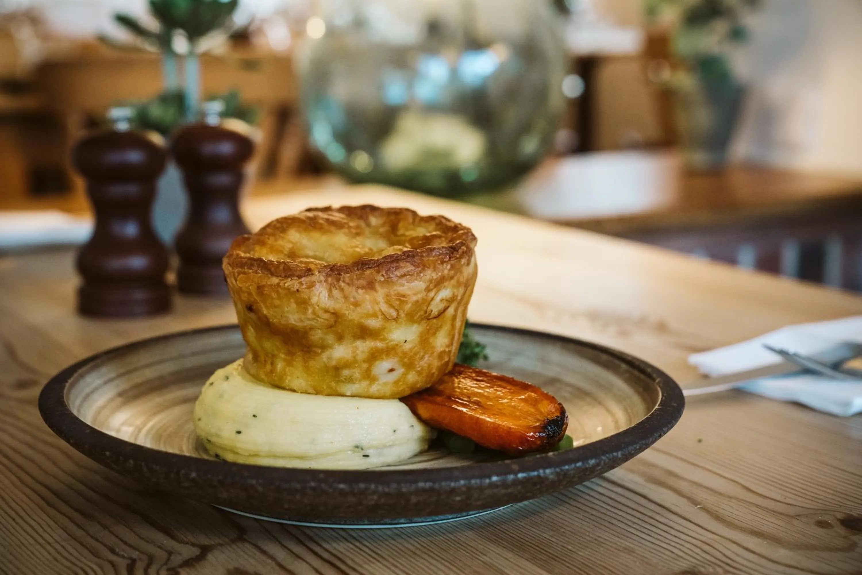 Restaurant/places to eat in The Horse and Groom Inn