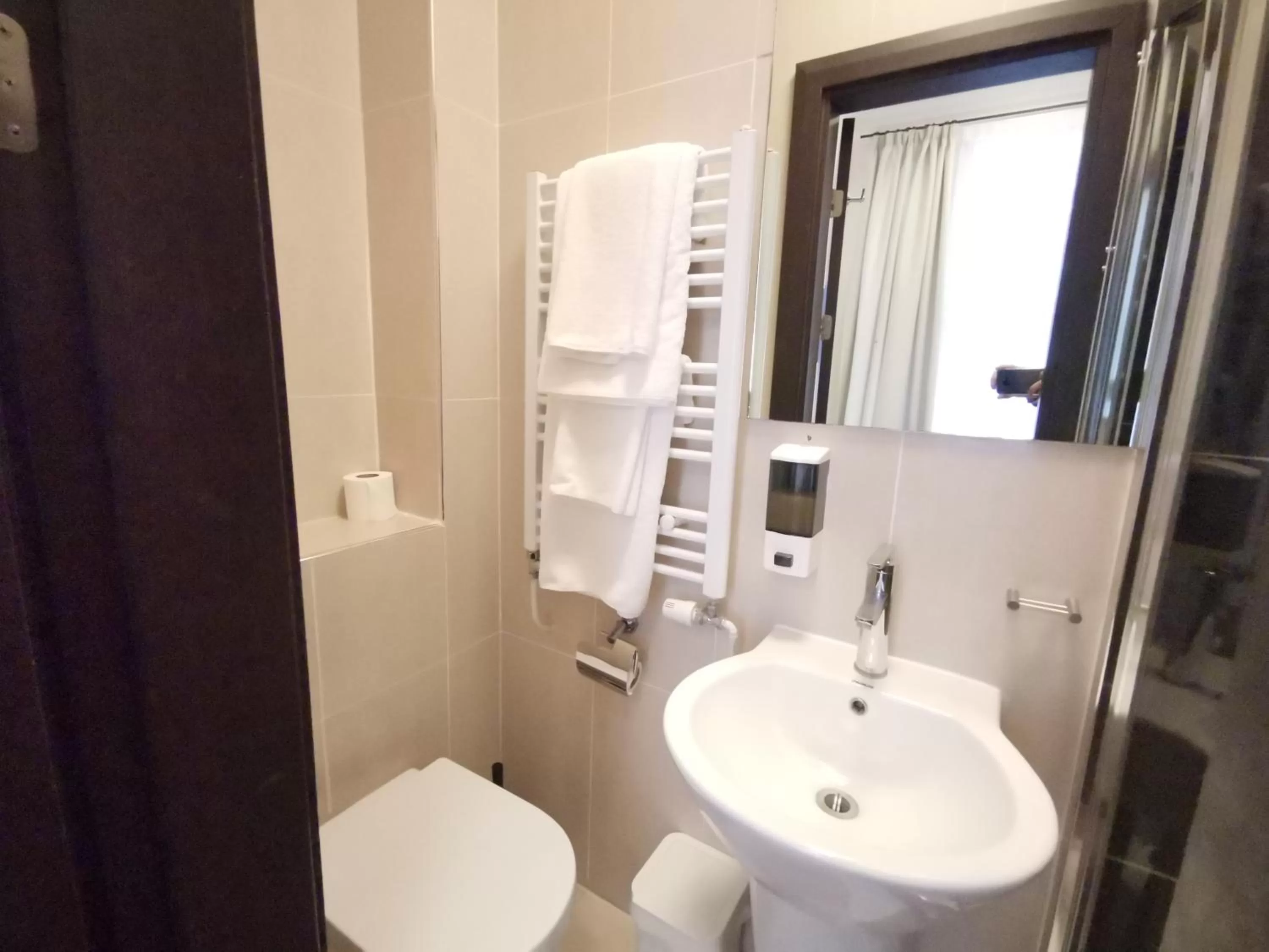 Bathroom in The Royale Chulan Hyde Park Hotel