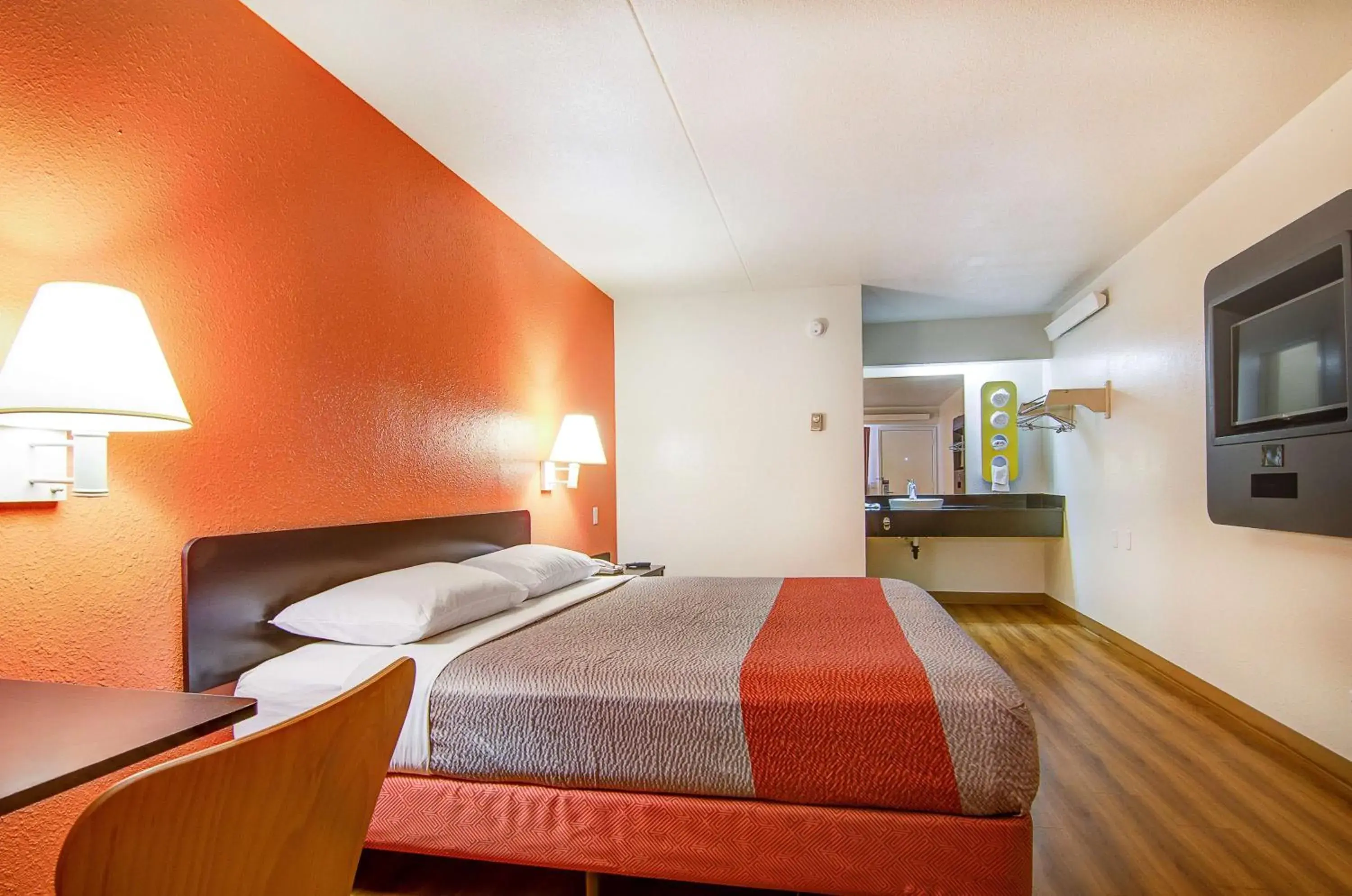 Queen Room - Disability Access in Motel 6-Springfield, MO - North Queen Room - Disability Access in Motel 6-Springfield, MO - North